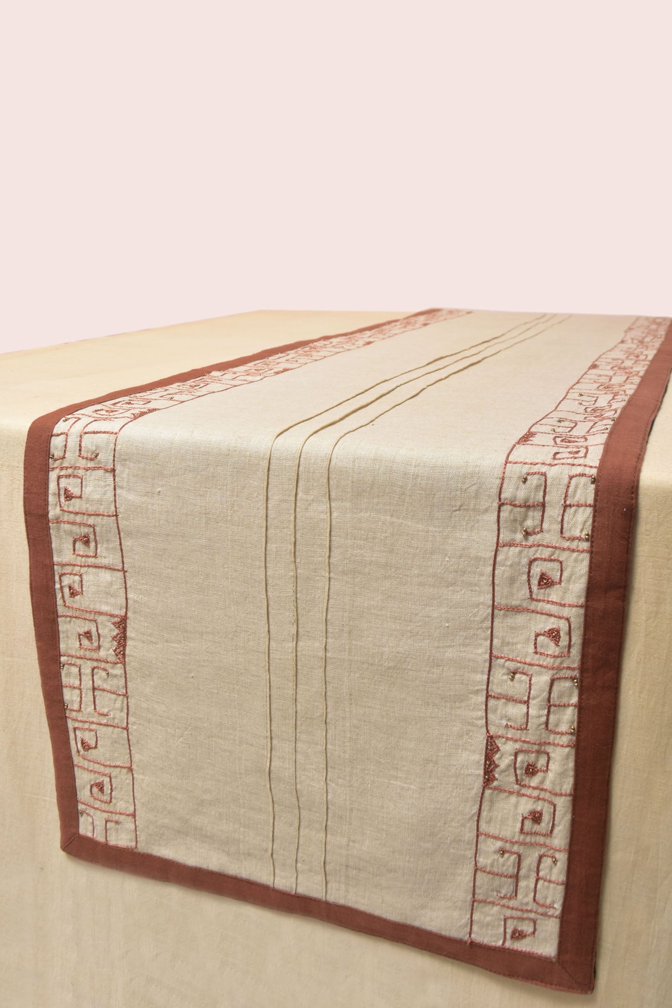 Orilla - Dining Set Of A Table Runner & 8 Table Mats