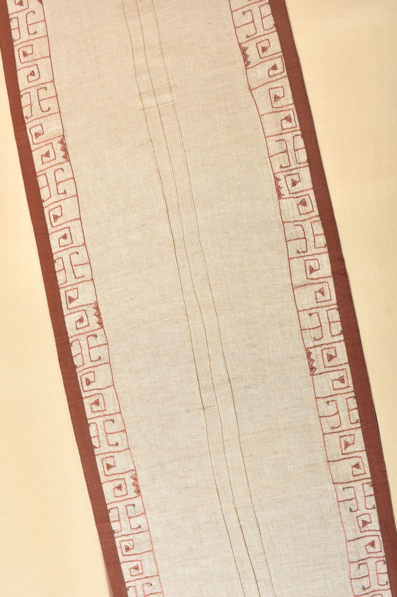 Orilla - Dining Set Of A Table Runner & 8 Table Mats