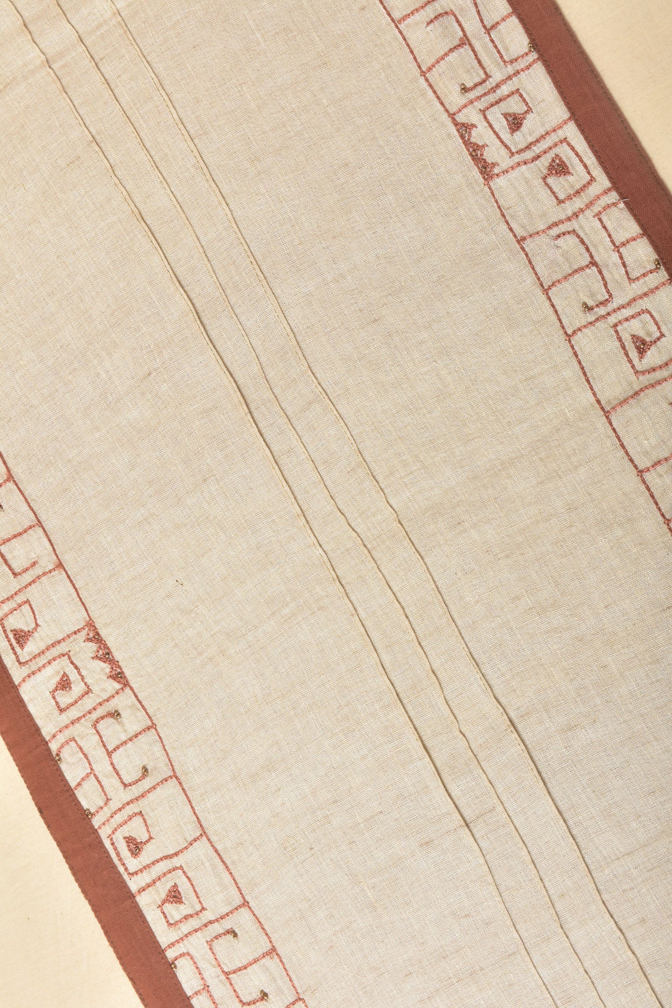 Orilla - Dining Set Of A Table Runner & 8 Table Mats
