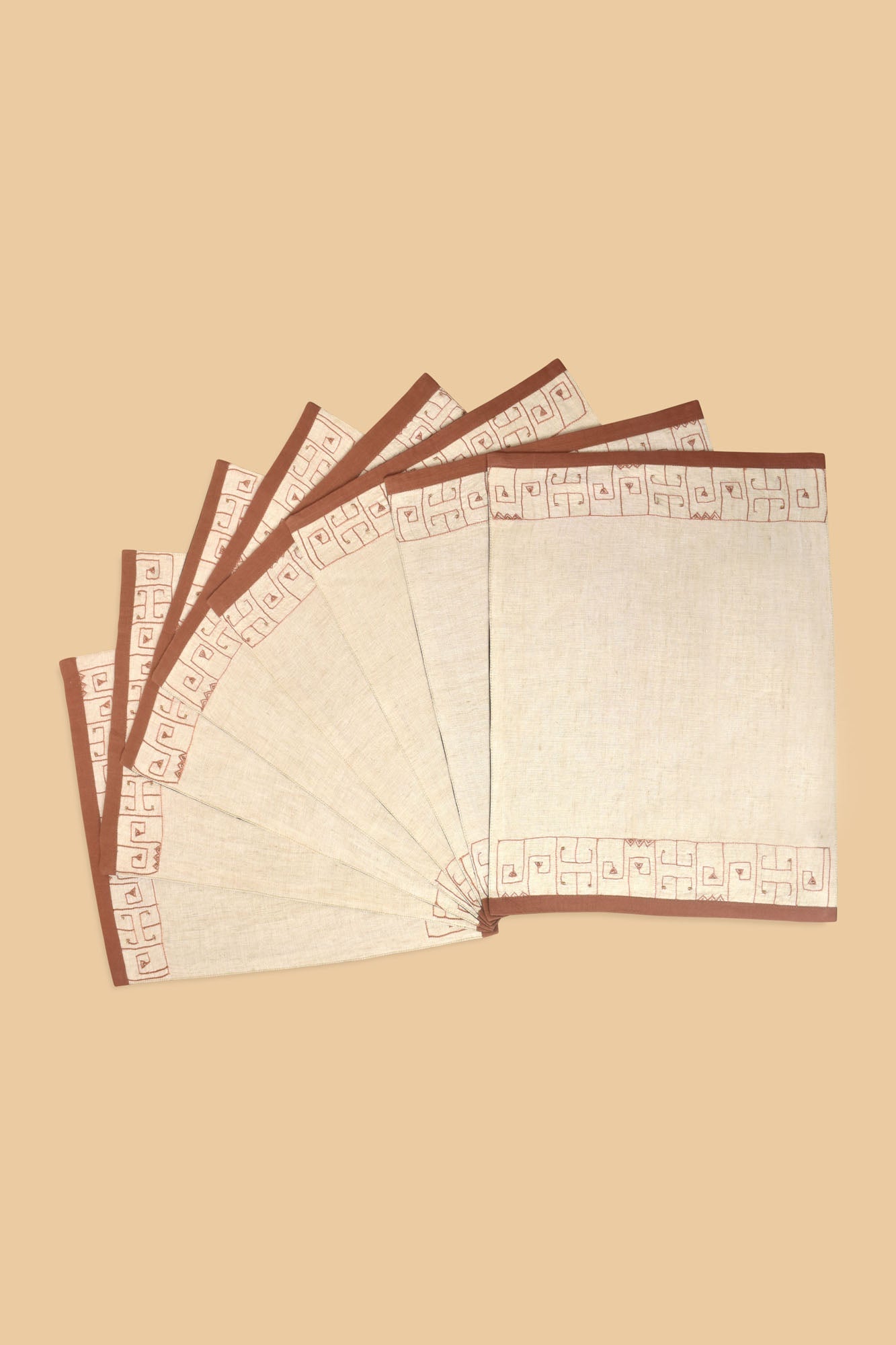 Orilla - Dining Set Of A Table Runner & 8 Table Mats