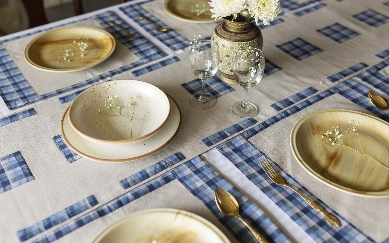 Blyna - Dining Set Of A Table Runner And 6 Table Mats - Veaves