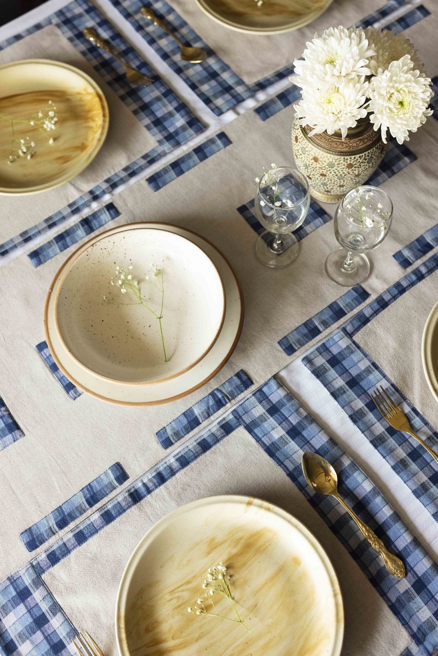 Blyna - Dining Set Of A Table Runner And 6 Table Mats - Veaves