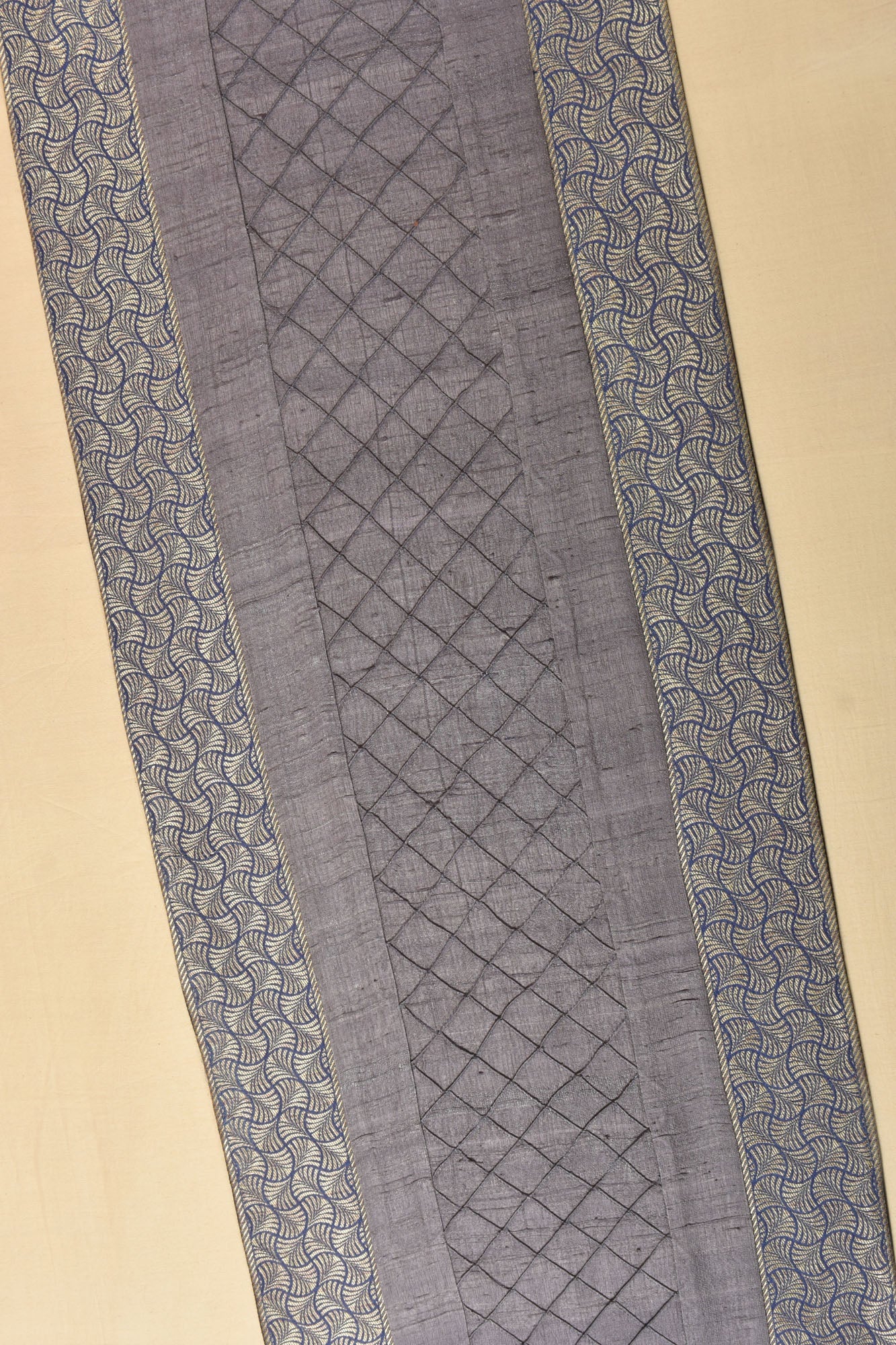 Mauvenmine Dining Table Runner And Mats Set of 6