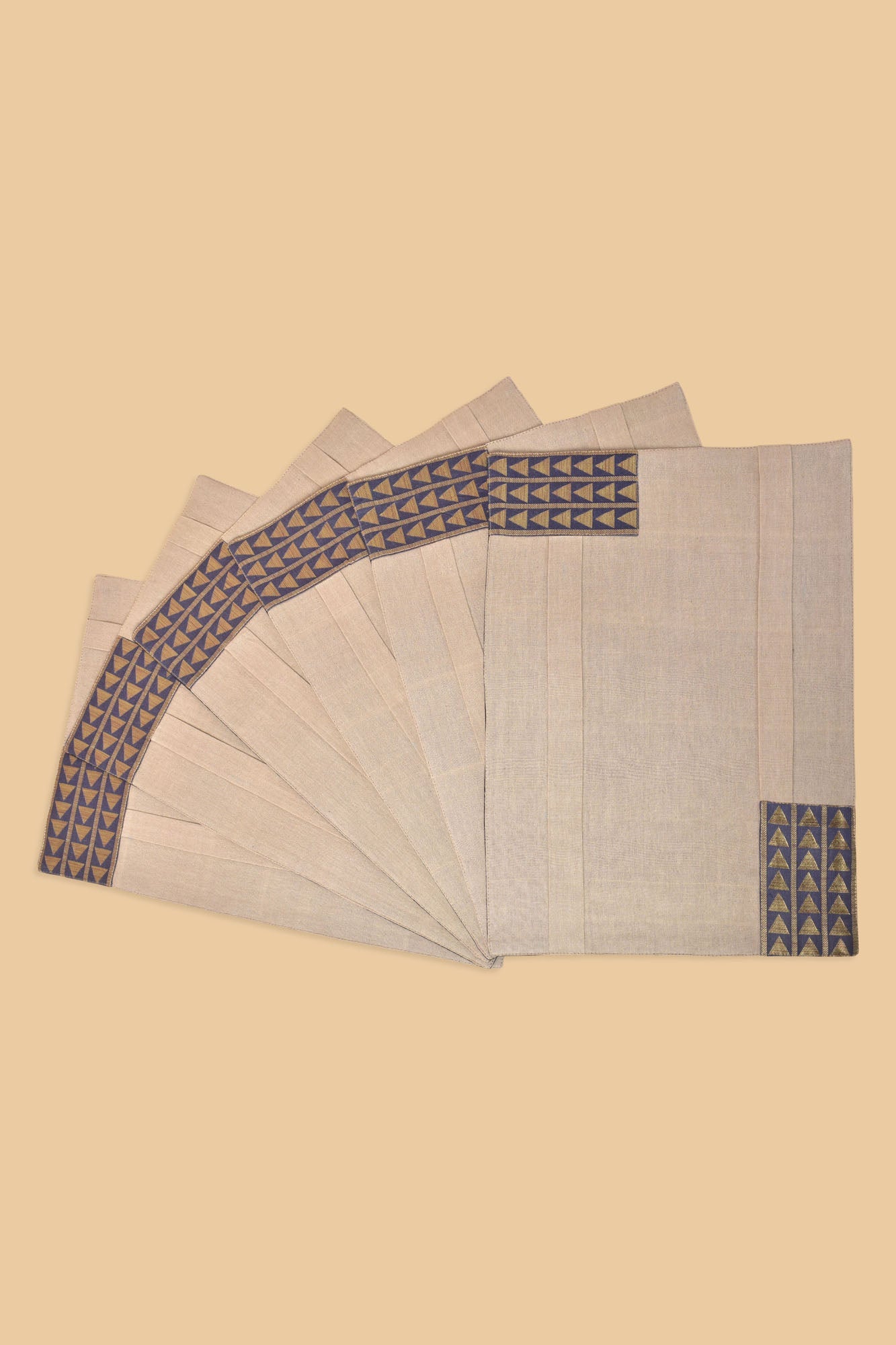 Mauvenmine Dining Table Runner And Mats Set of 6
