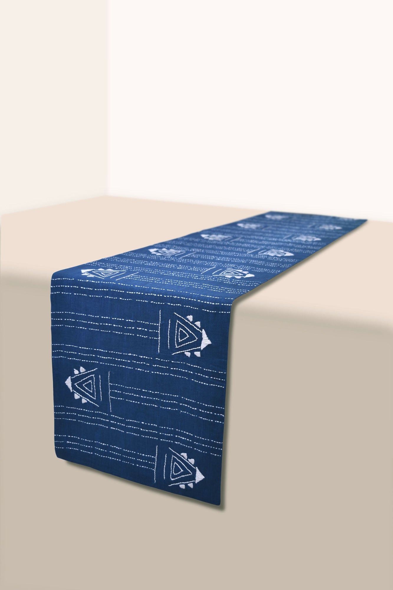 Udanpesha Dining Set Of A Table Runner And 6 Table Mats