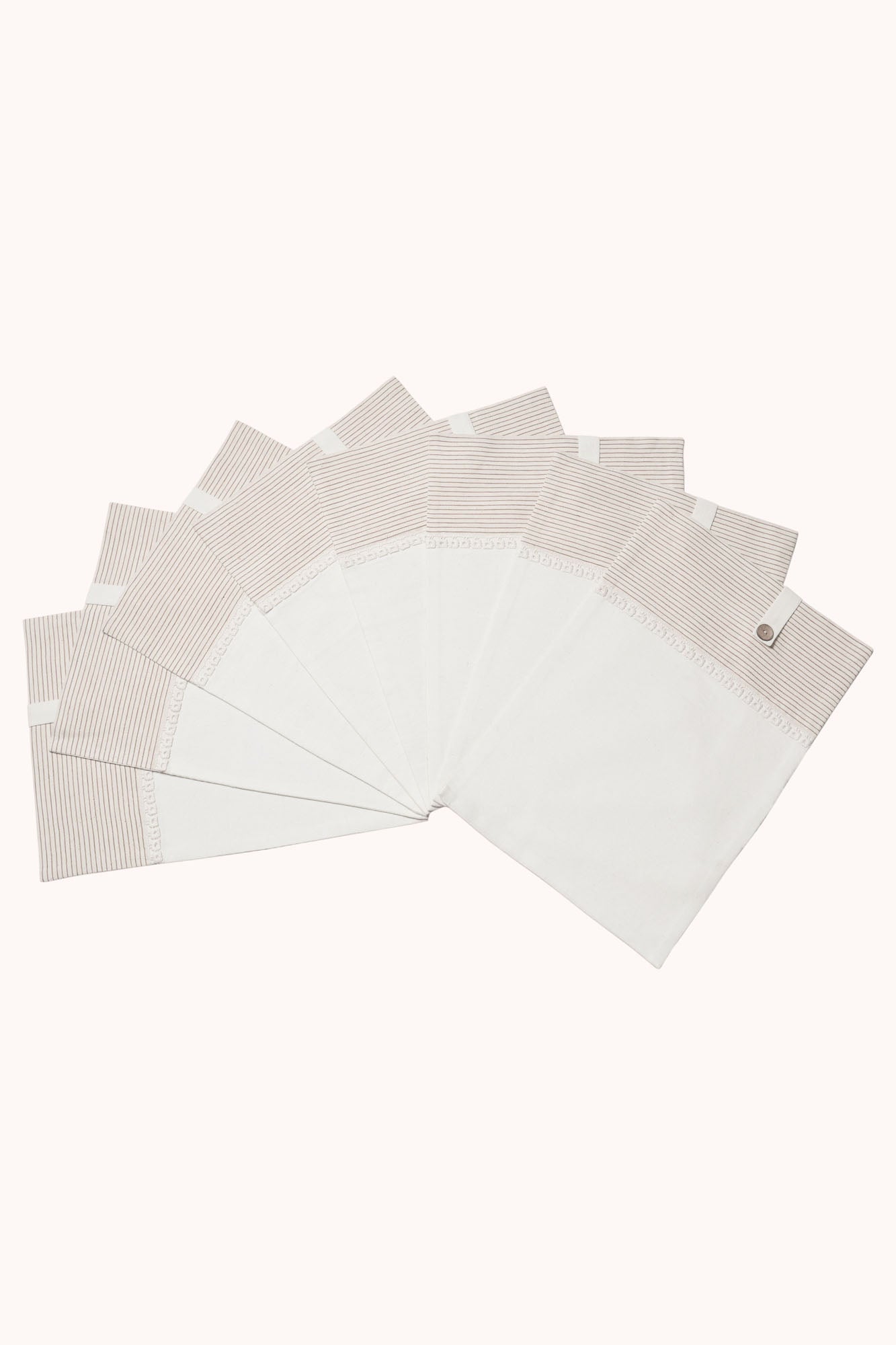 Koa - Dining Set Of A Table Runner And 8 Table Mats - Veaves