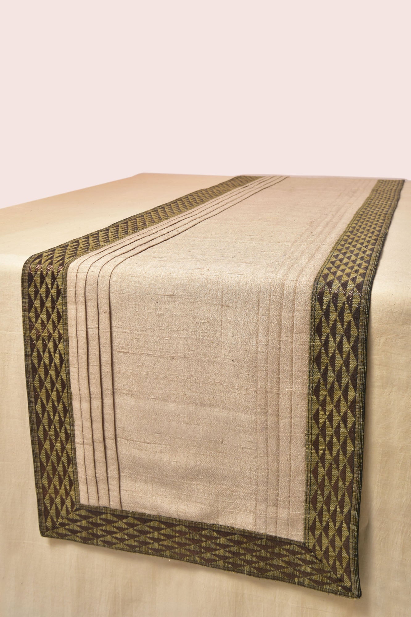Tema de Brook Handwoven Table Runner