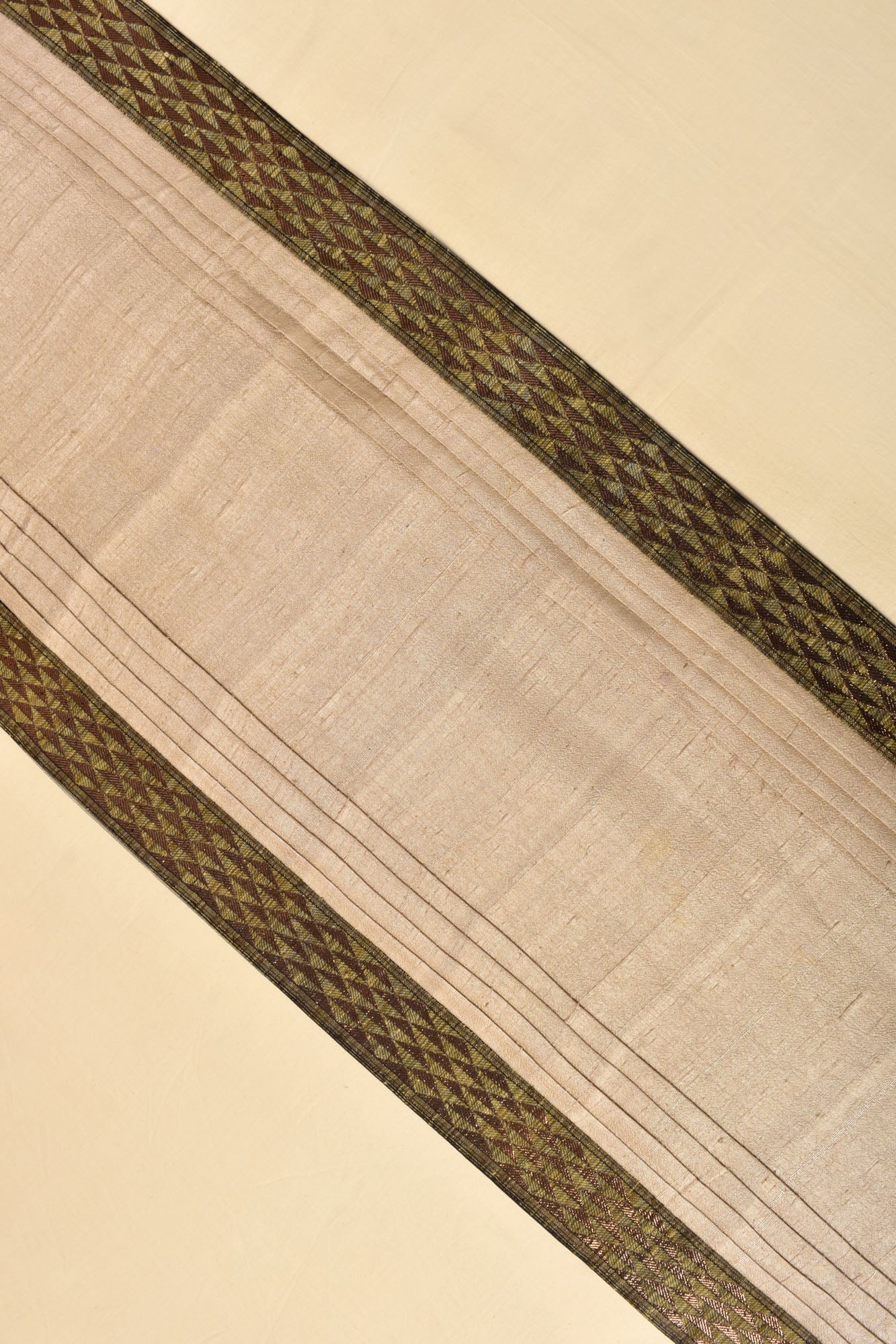 Tema de Brook Handwoven Table Runner