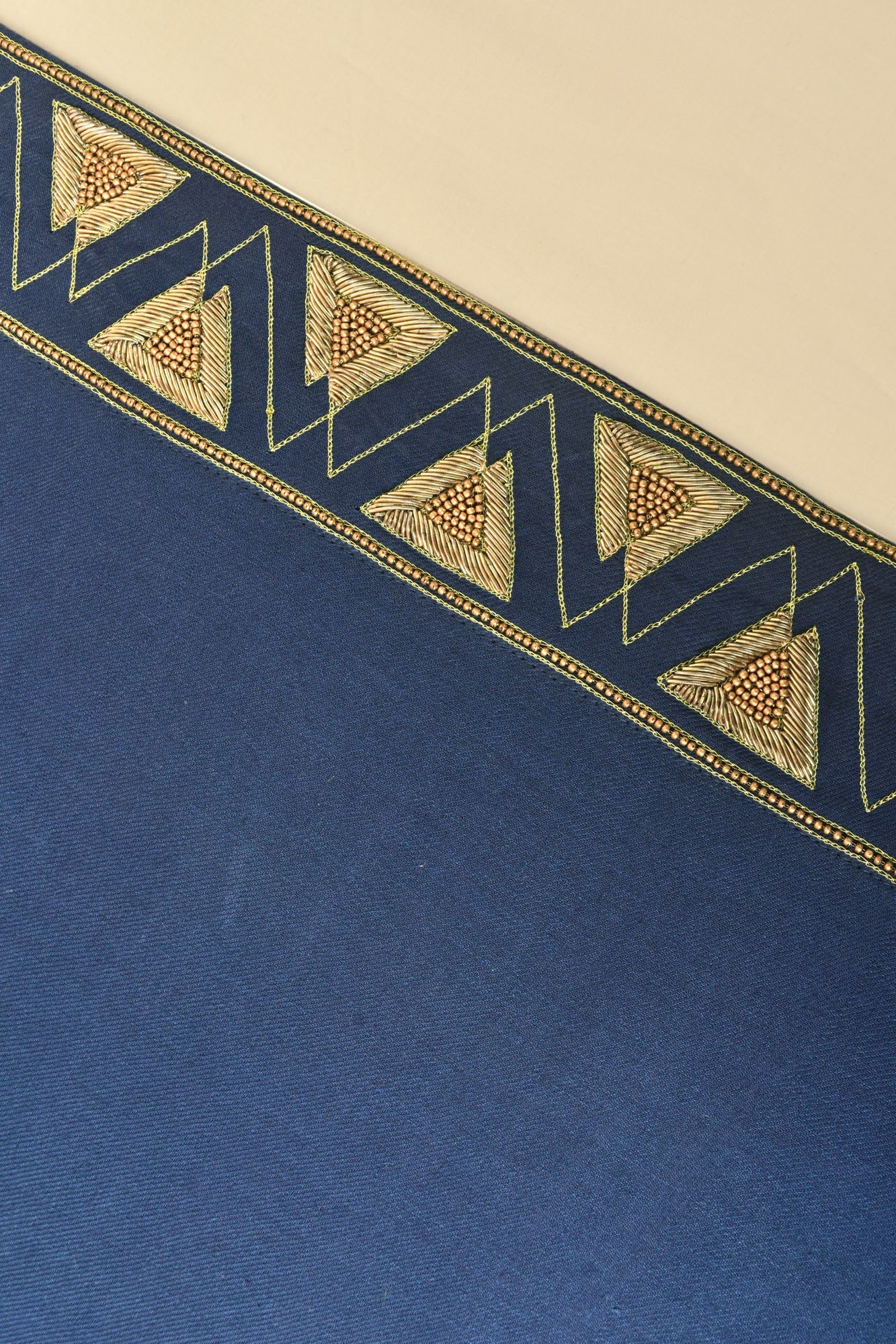 Elizabethan - Table Runner - Veaves