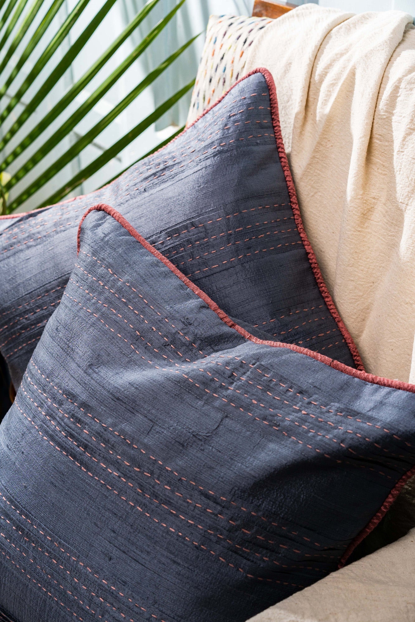 Comodidad Experta handmade Cushion Set of 2