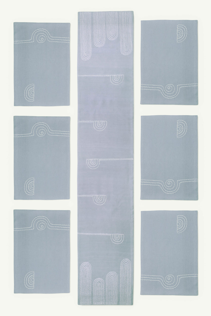 Calix Dining Set of A Table Runner And 6 Table Mats
