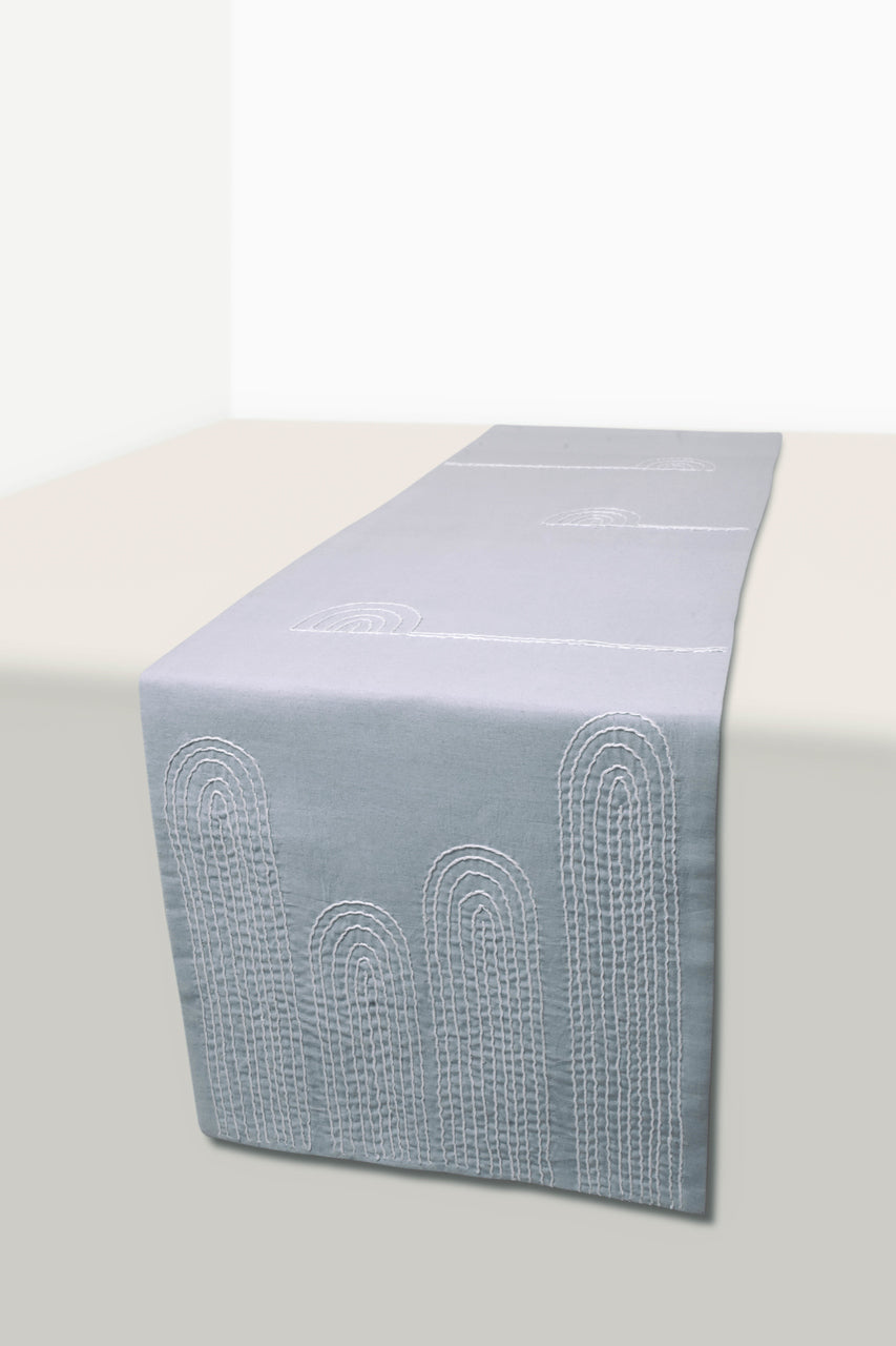 Calix Dining Set of A Table Runner And 6 Table Mats