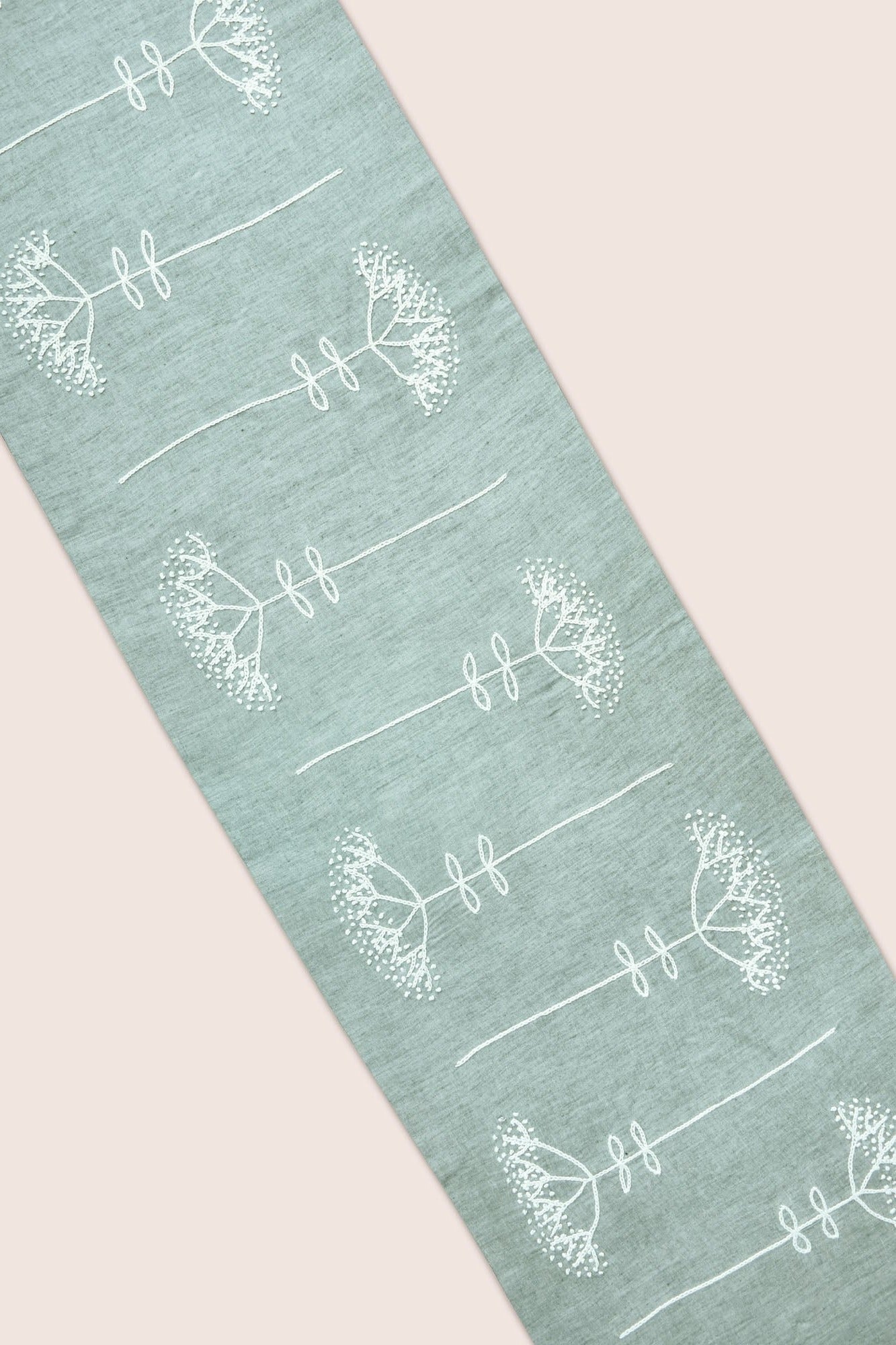 DAVEN - DINING SET OF A TABLE RUNNER AND 6 TABLE MATS. - Veaves