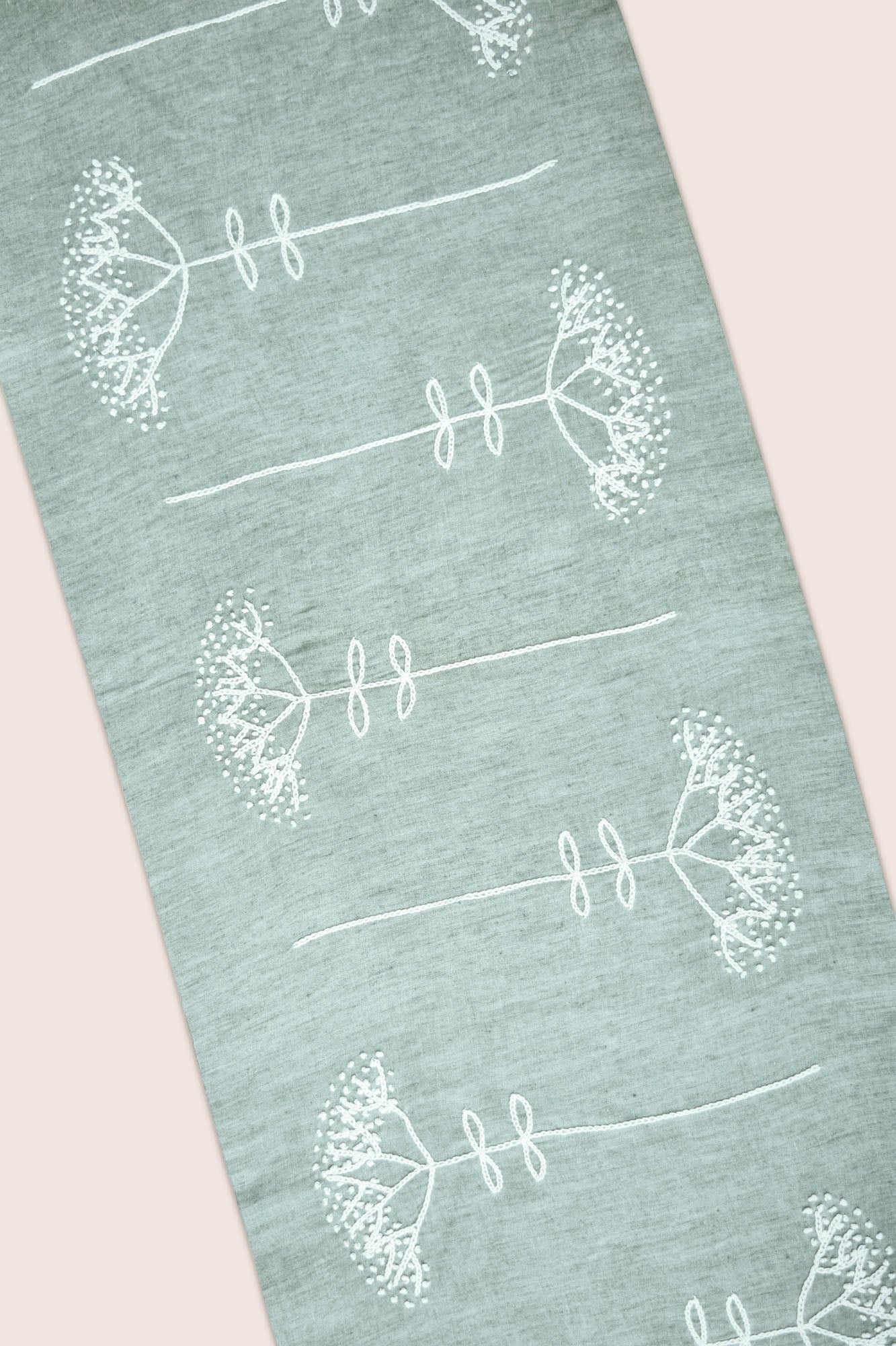 DAVEN - DINING SET OF A TABLE RUNNER AND 6 TABLE MATS. - Veaves