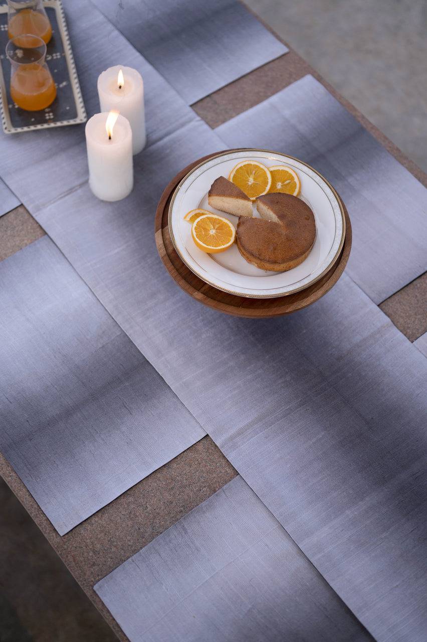 Edith Dining Set Set of a Table Runner and 8 Table Mats