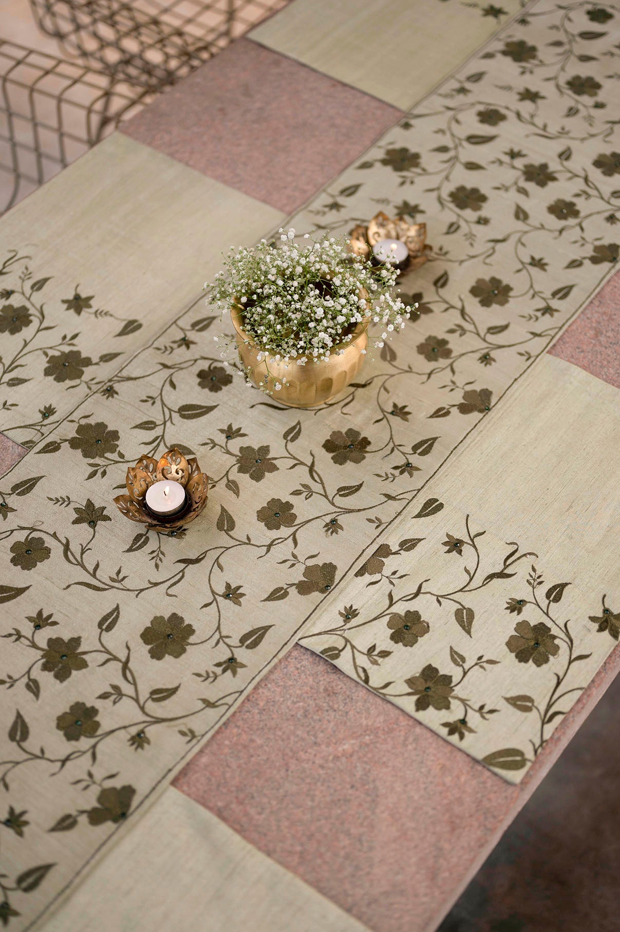 Esther Dining Set of a Table Runner and 6 Table Mats