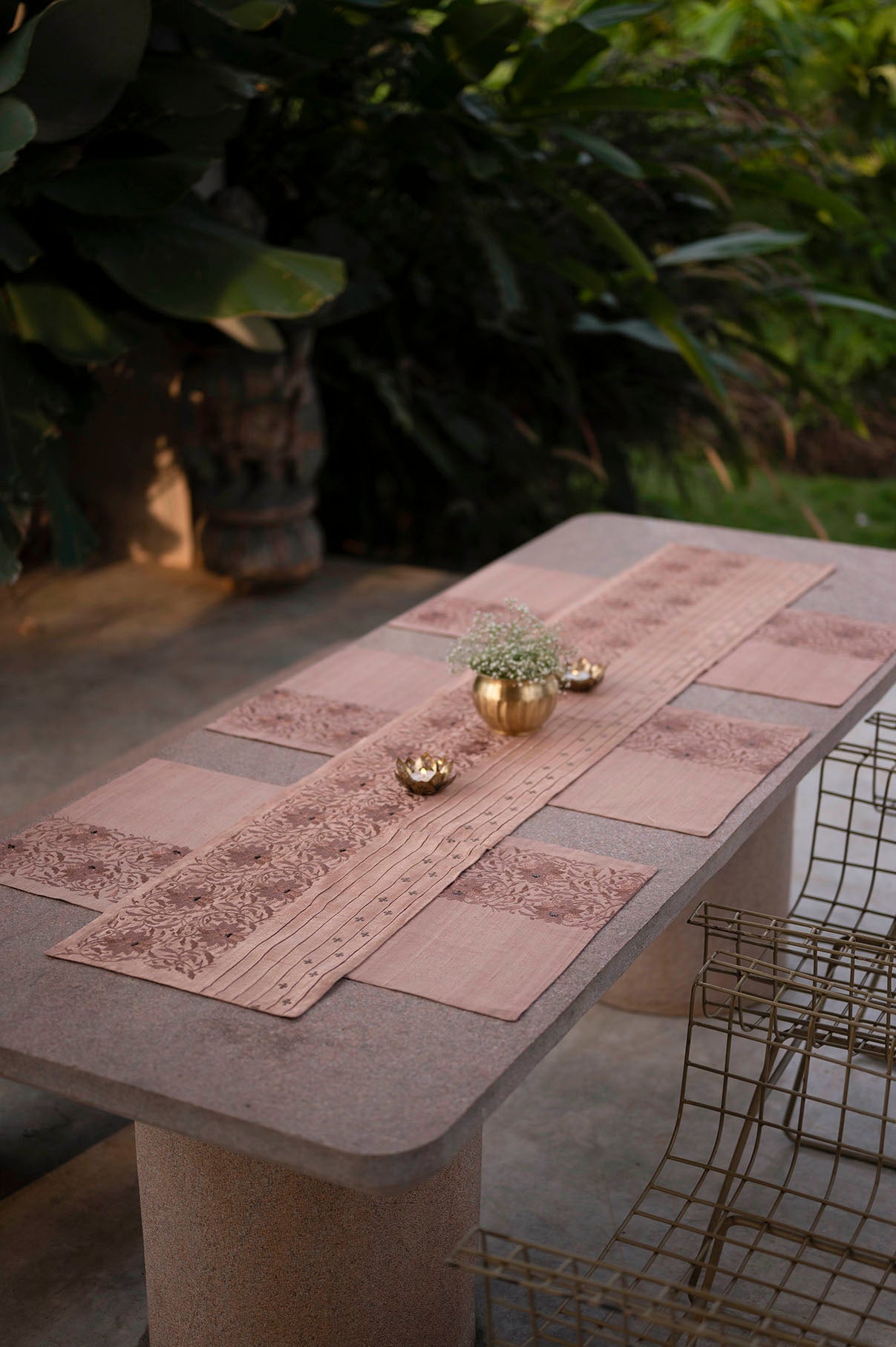 Cora Dining Set of a Table Runner and 6 Table Mats