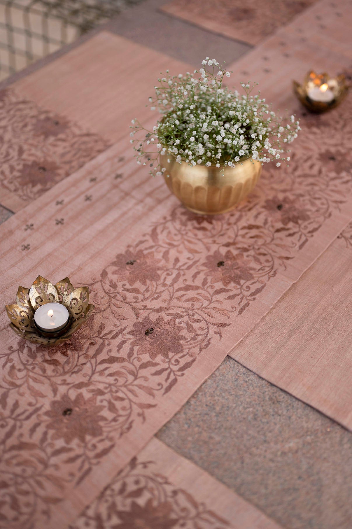 Cora Dining Set of a Table Runner and 6 Table Mats