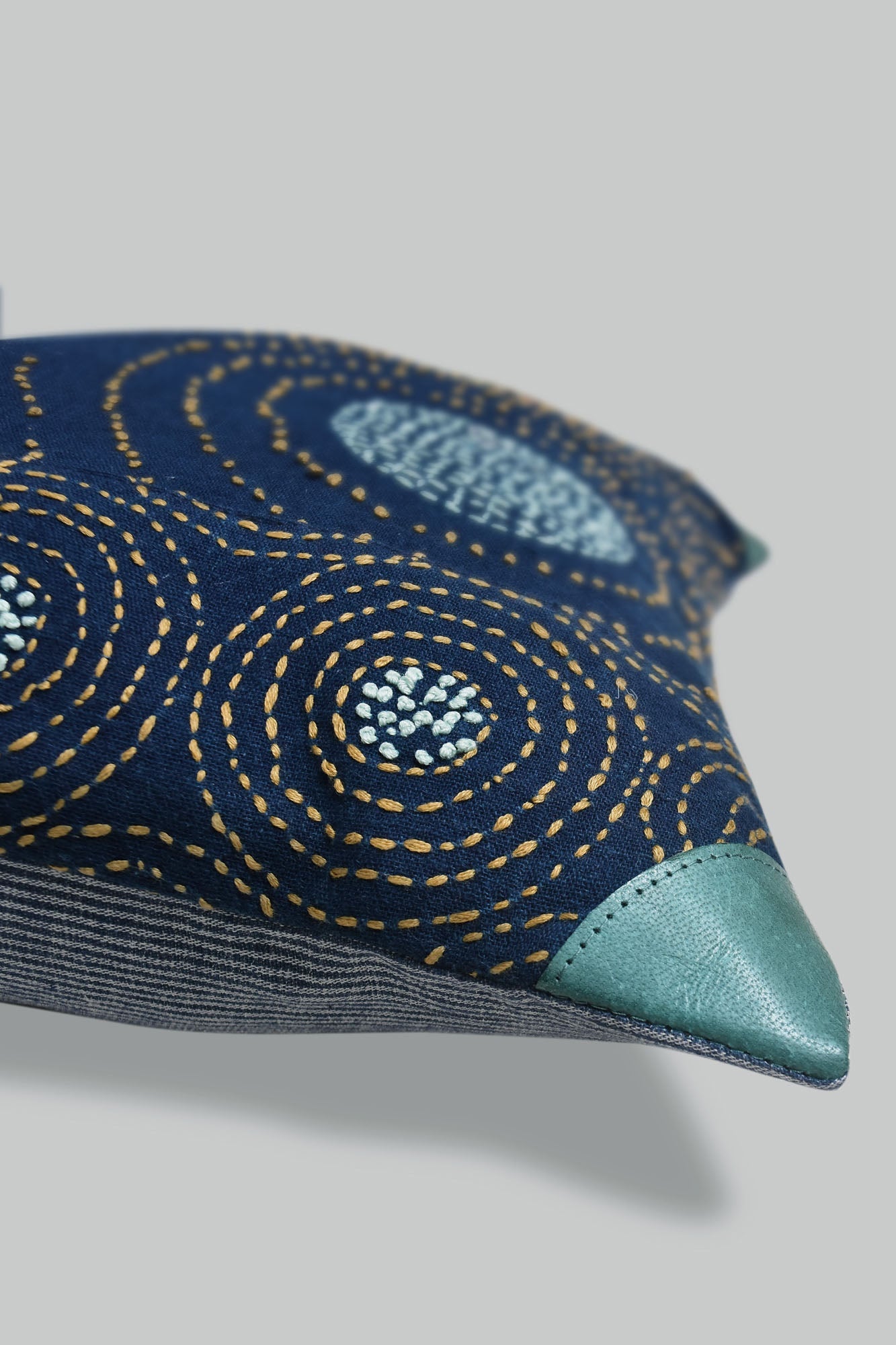 Bordado Cosmos Cushions - 1 pc
