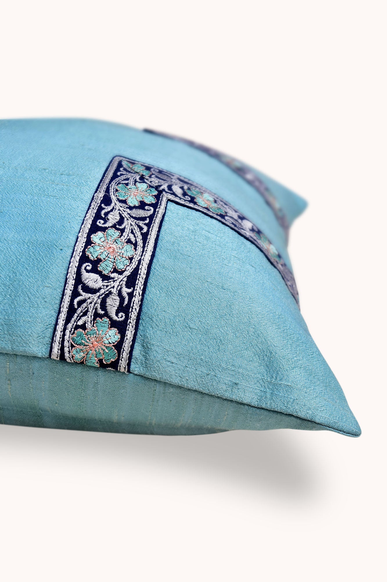 Crossvibe Handwoven Cushion -1 pc