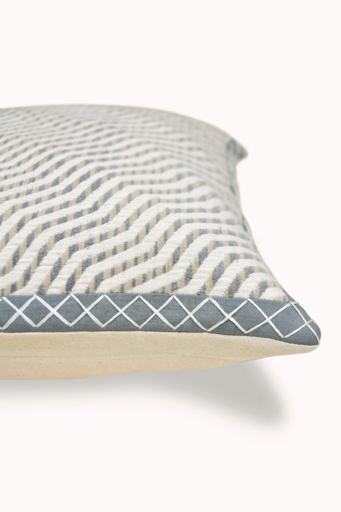 Werifesteria Handwoven Cushion - 1 pc