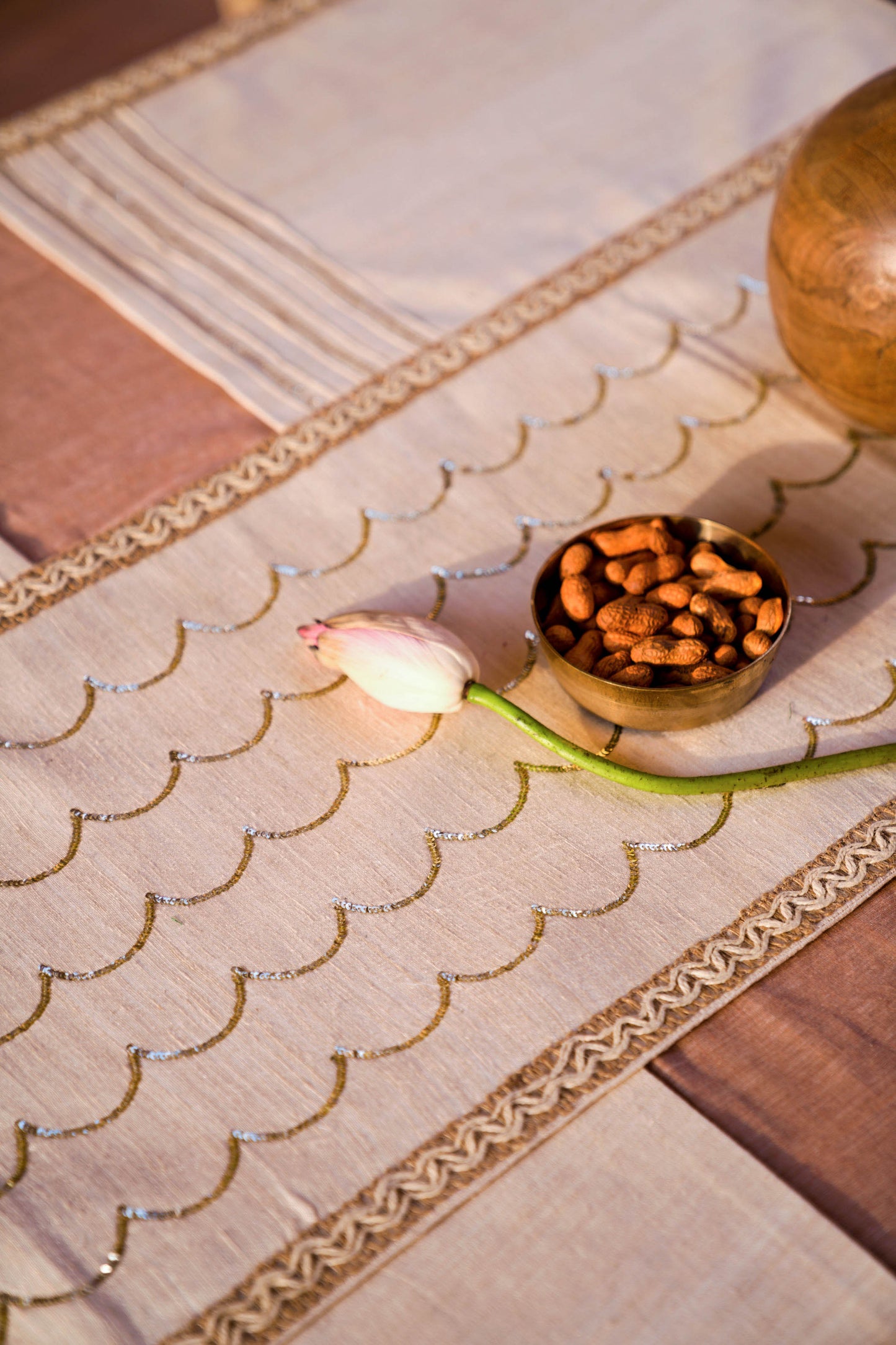 Calor Dining Table Runner And Mats Set of 6