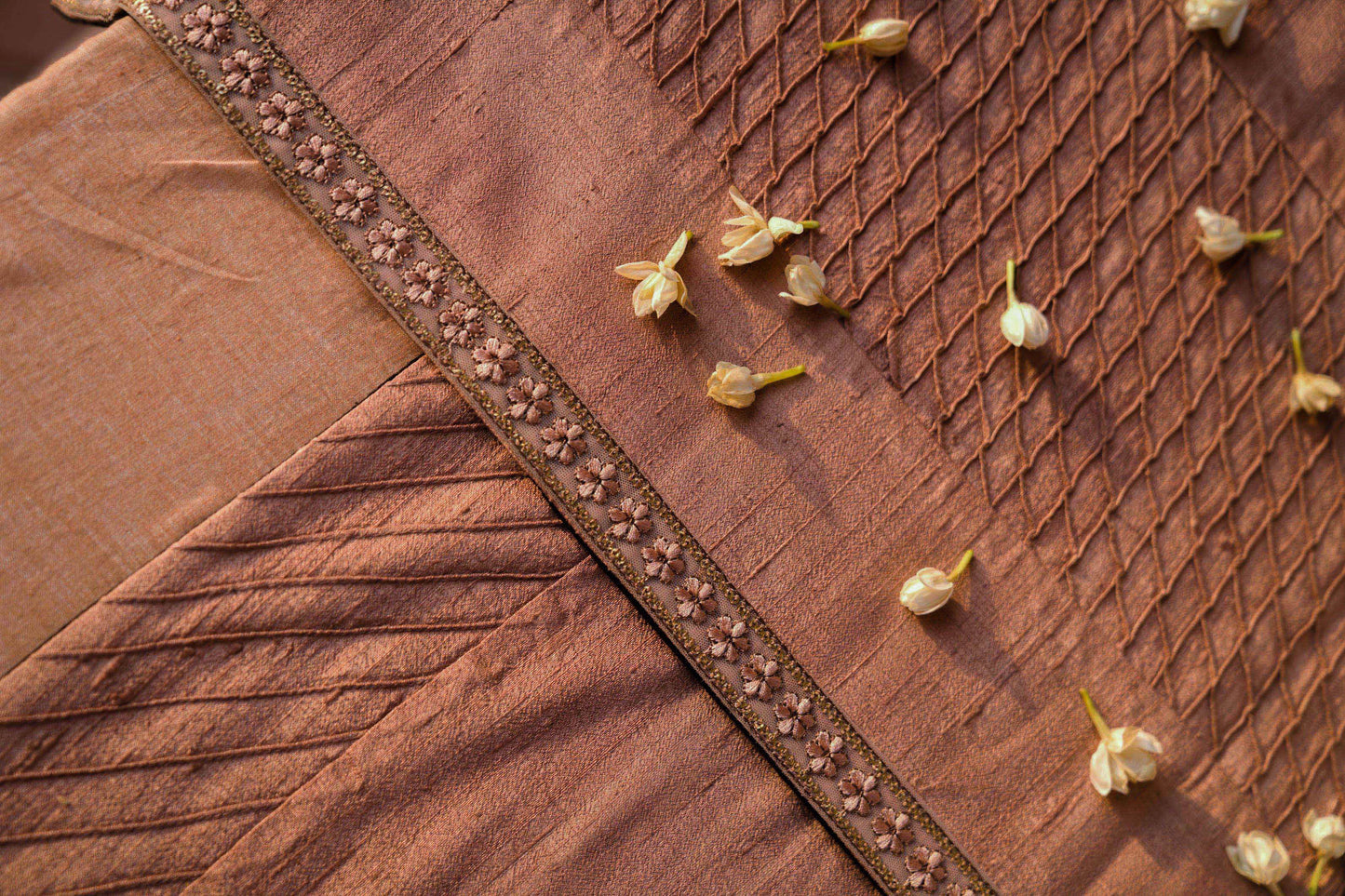 Cacao Dining Set of a Table Runner and 6 Table Mats