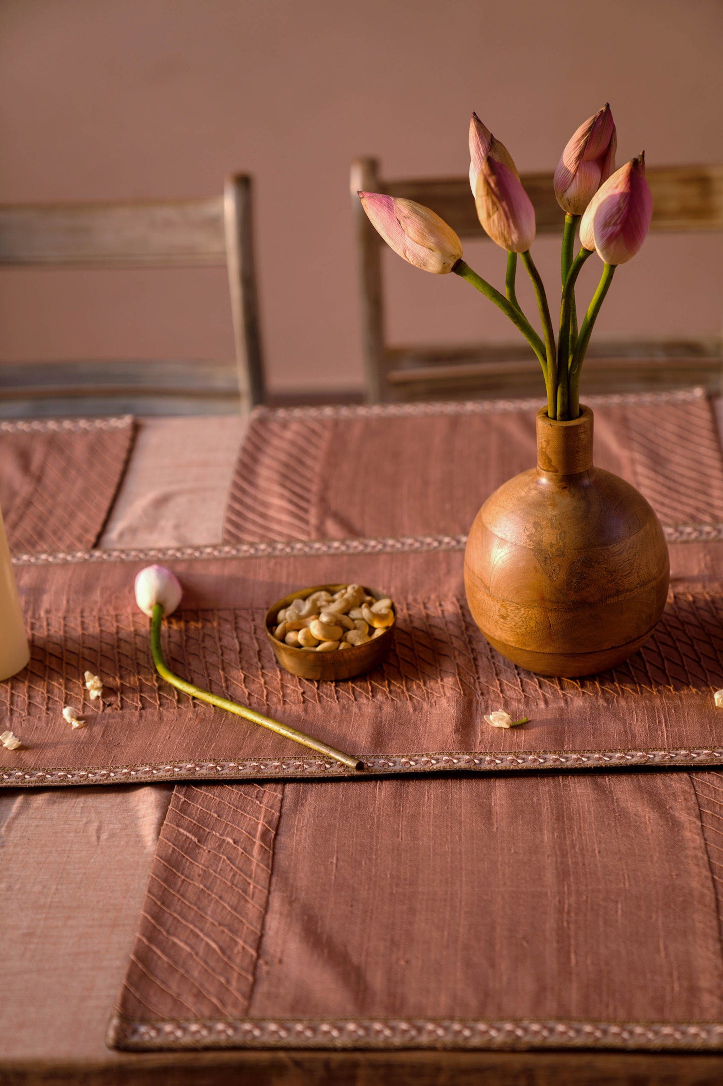Cacao Dining Set of a Table Runner and 6 Table Mats