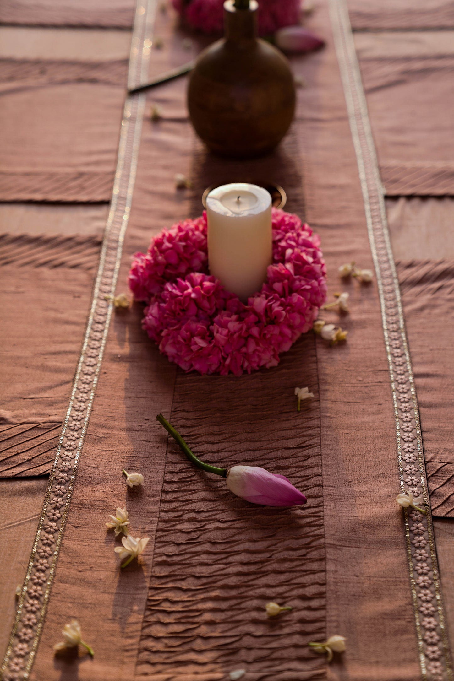 Cacao Dining Set of a Table Runner and 6 Table Mats