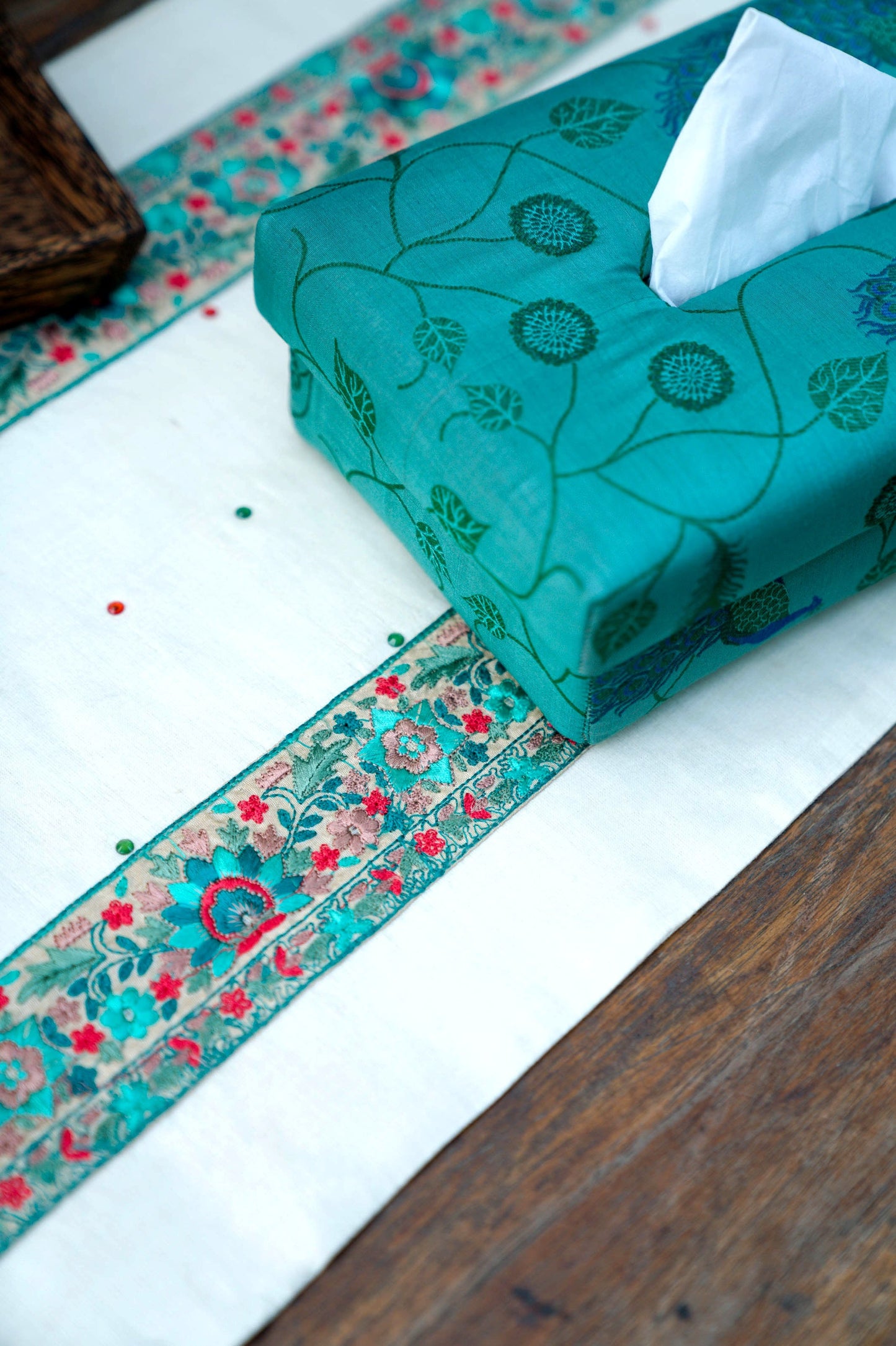 Niveus Handwoven Table Runner