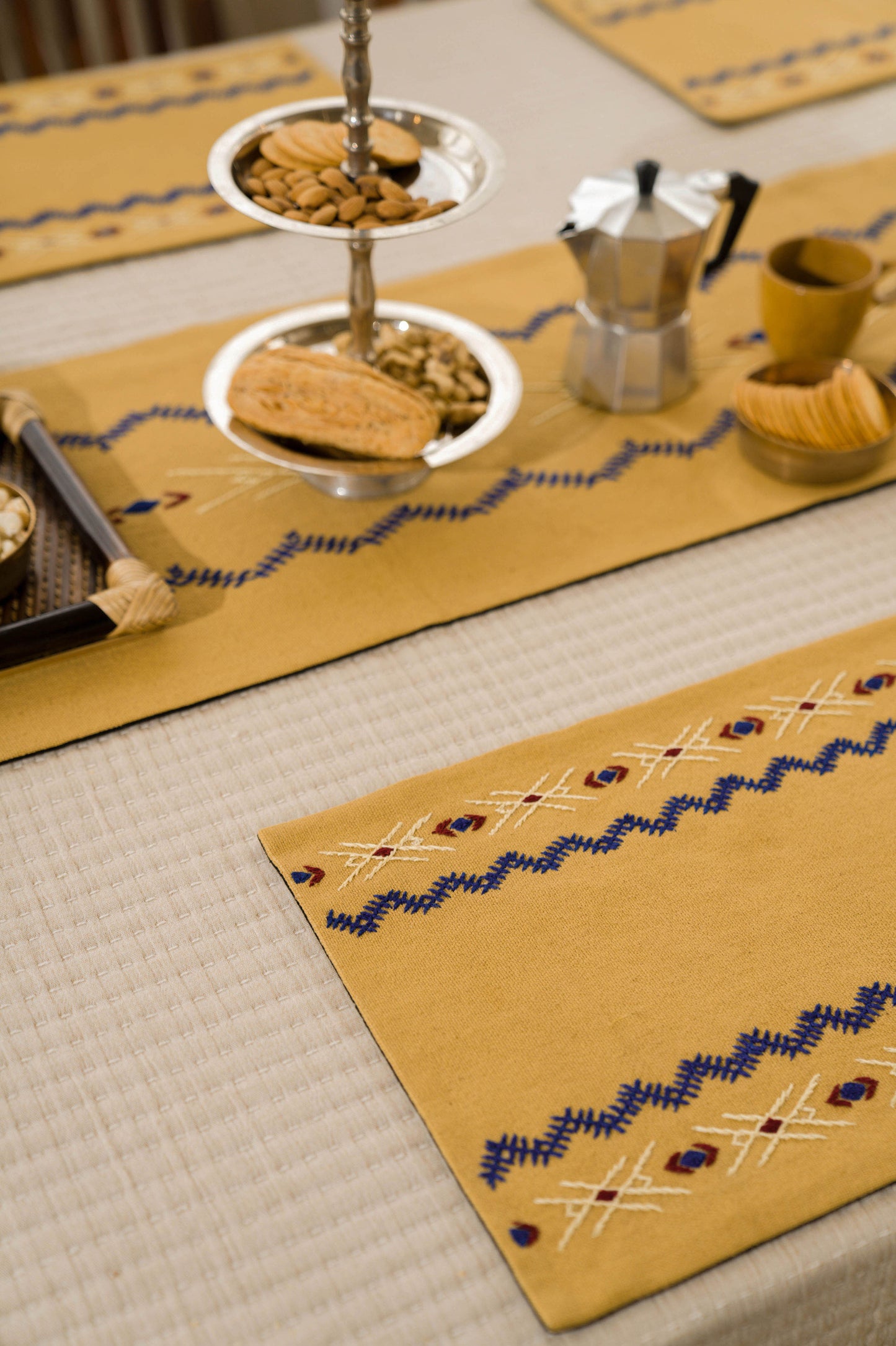 Charon Dining Table Runner And Mats Set of 6