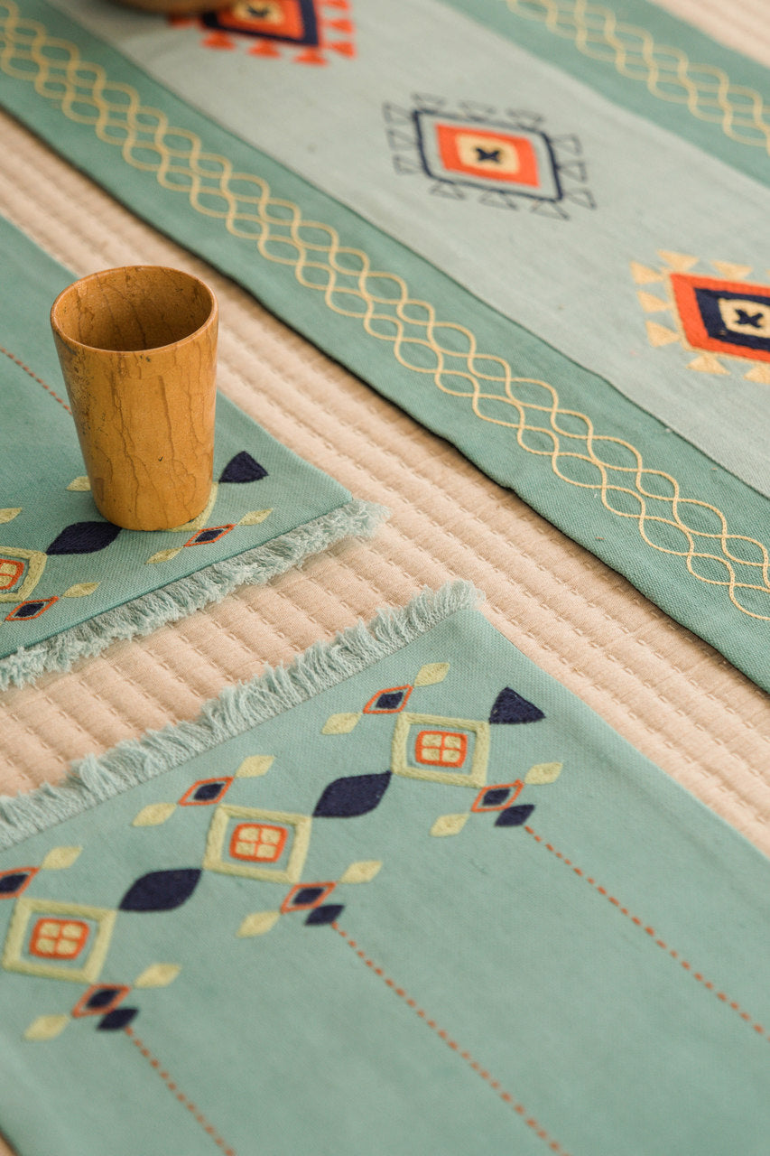 Atlas Dining Set of A Table Runner And 8 Table Mats