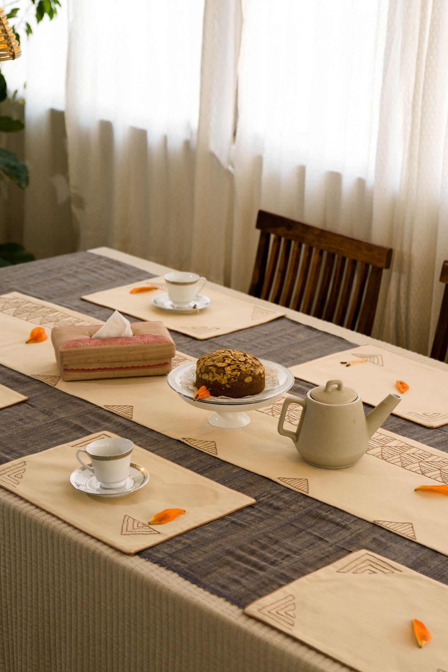Brontes Dining Set of A Table Runner And 6 Table Mats
