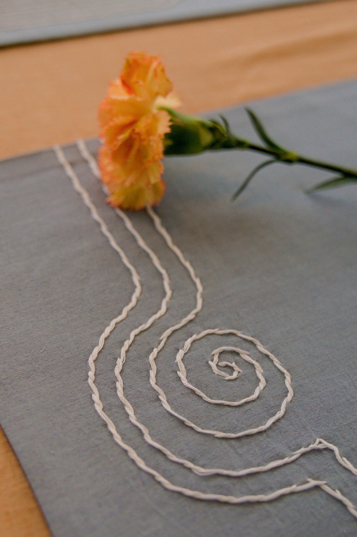 Calix Dining Set of A Table Runner And 6 Table Mats