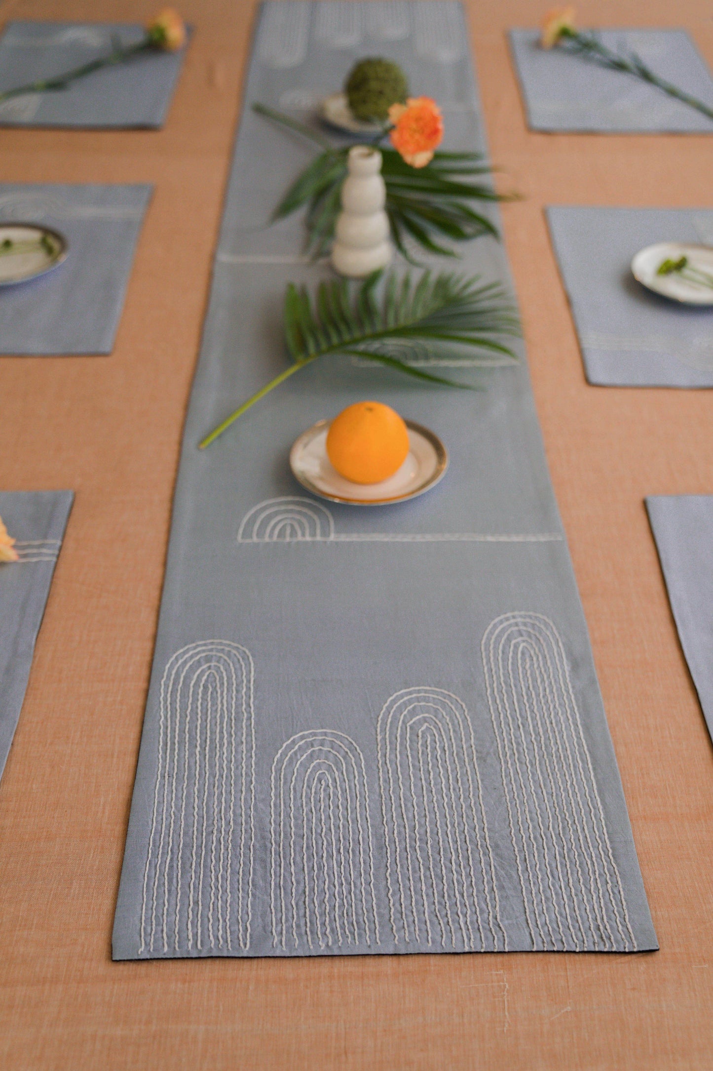 Calix Dining Set of A Table Runner And 6 Table Mats