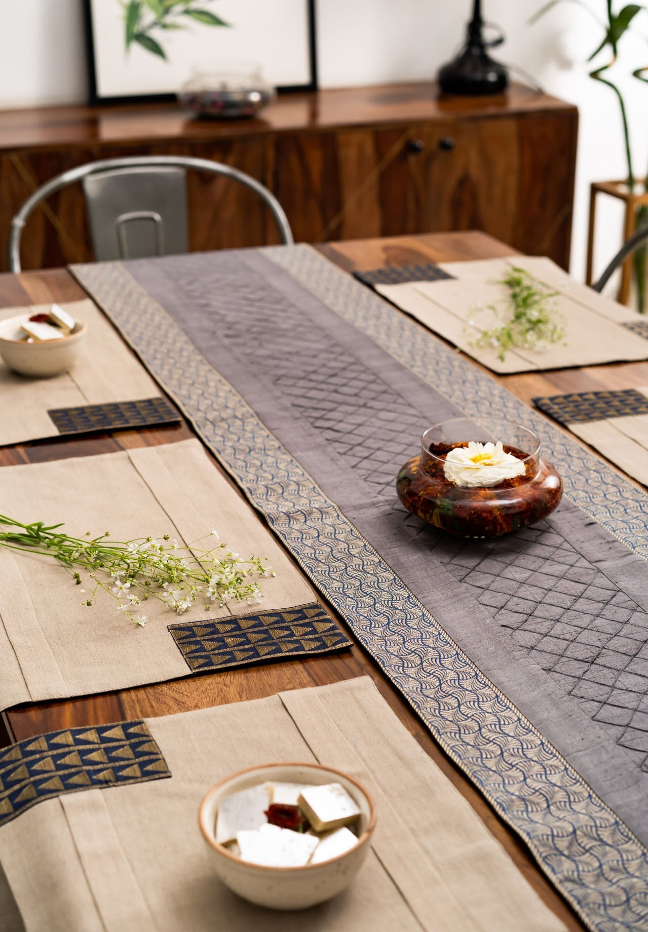 Mauvenmine Dining Table Runner And Mats Set of 6