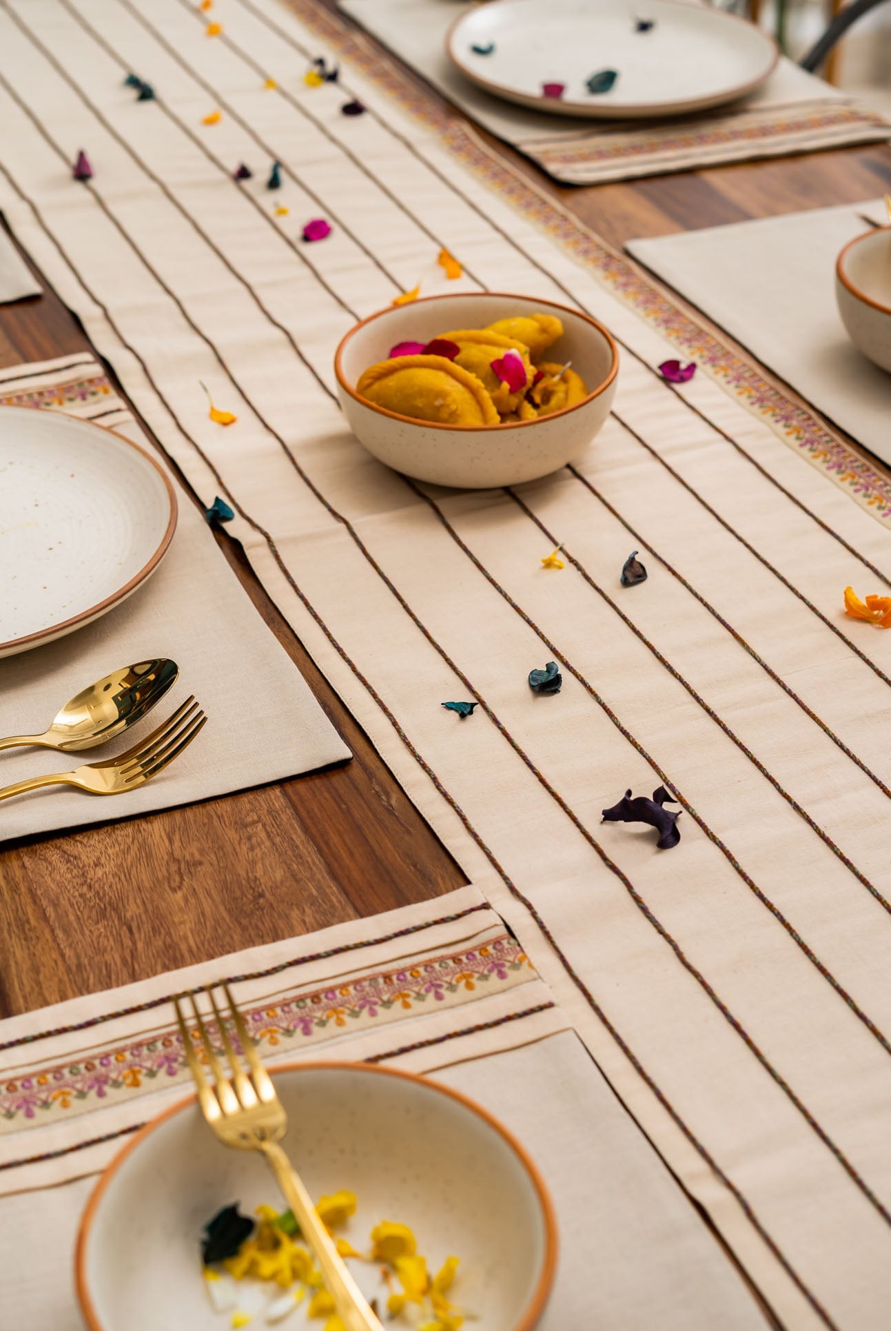 Nami no tobira - Dining Set of A table Runner & 6 Table Mats