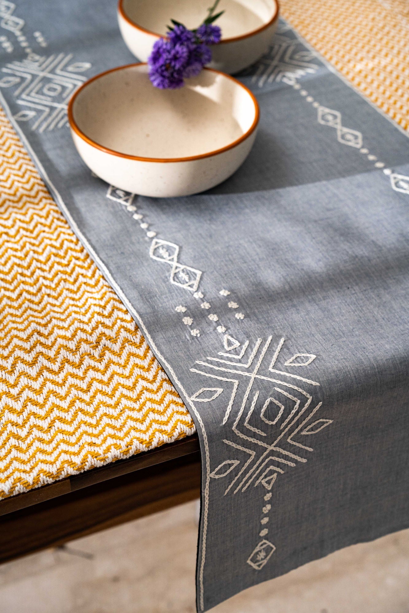 Alivio Hand Wōven Table Runner