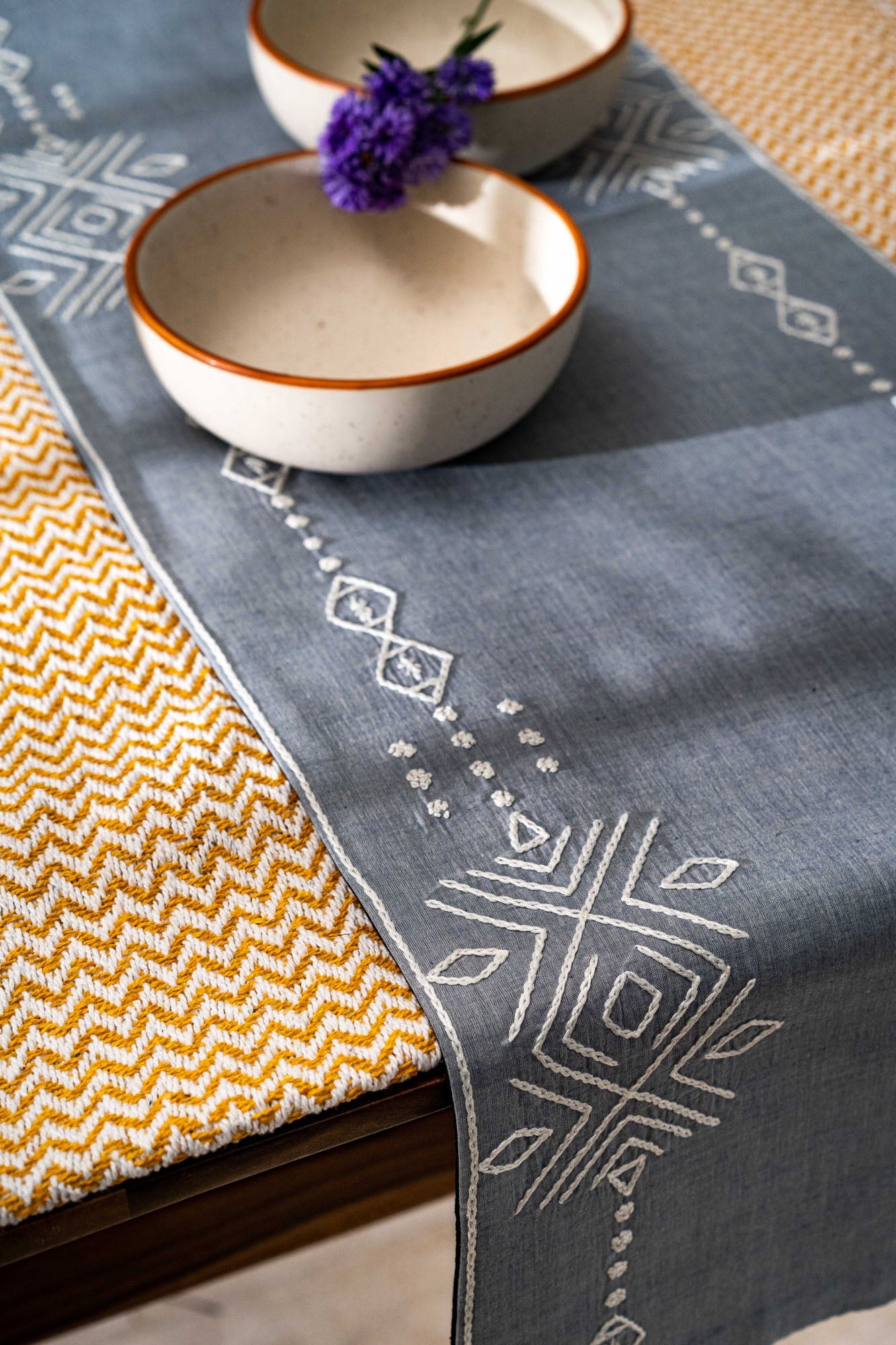 Alivio Hand Wōven Table Runner