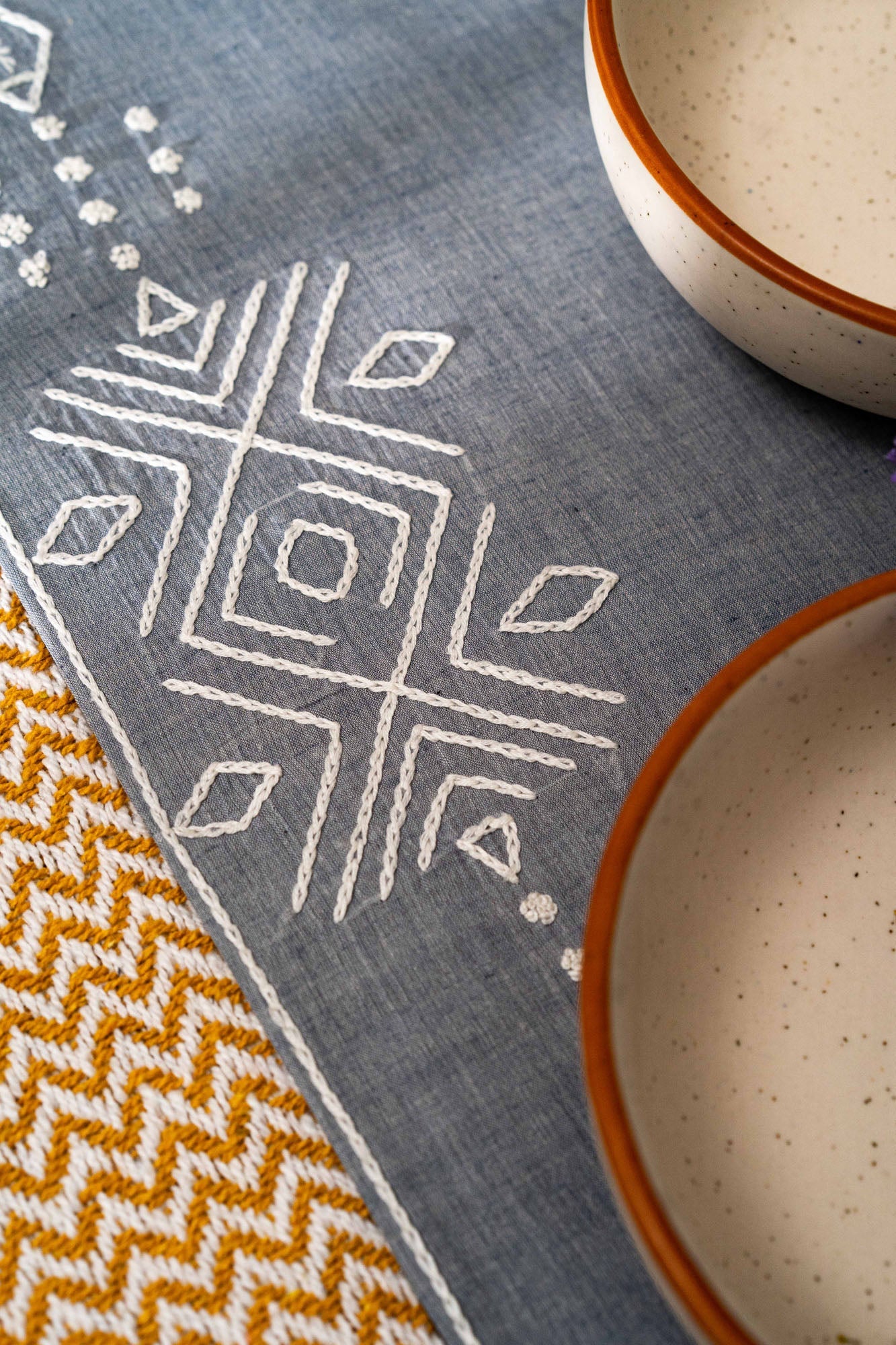 Alivio Hand Wōven Table Runner