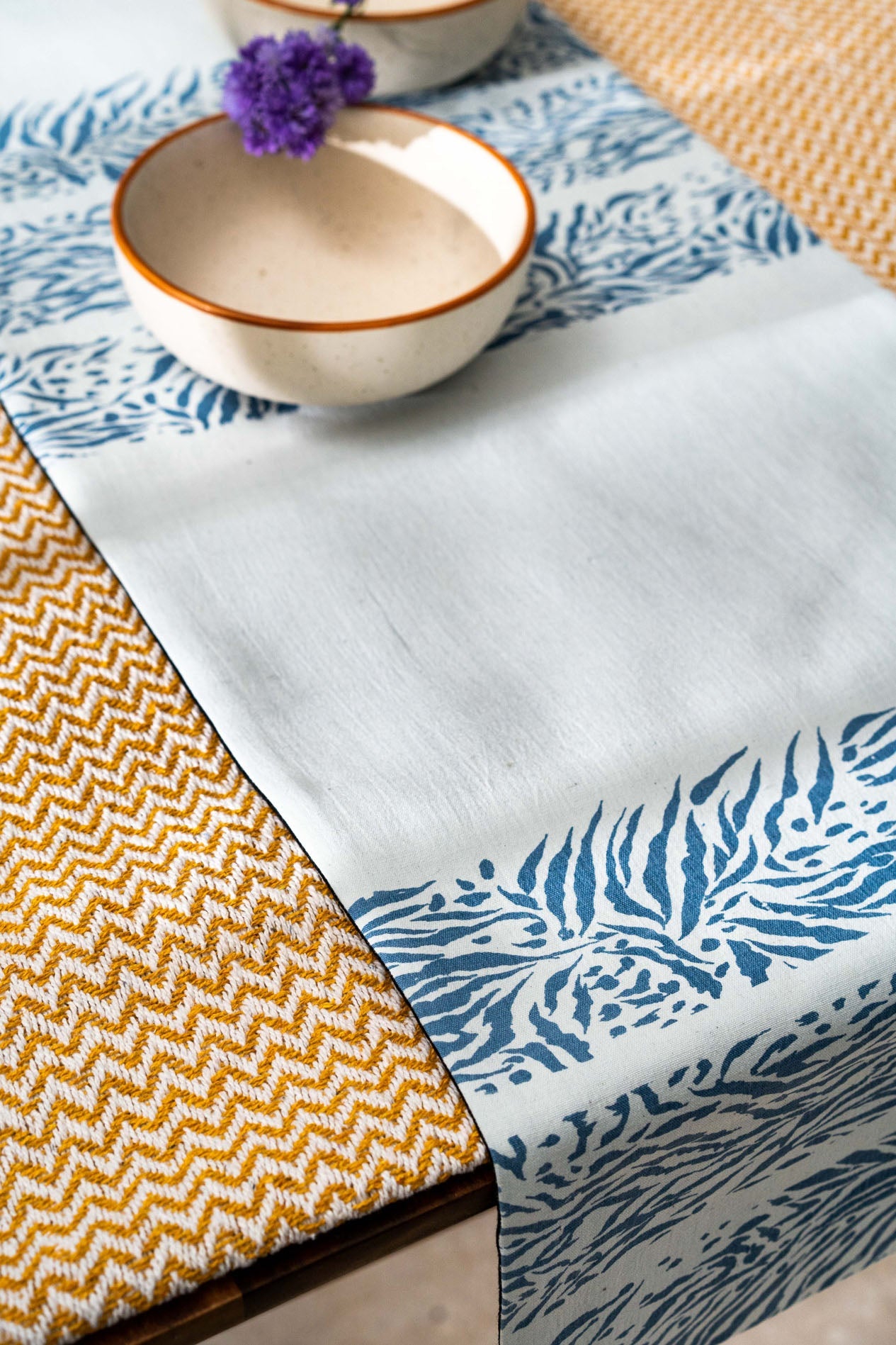 Sutoraipufurō Hand Wōven Table Runner