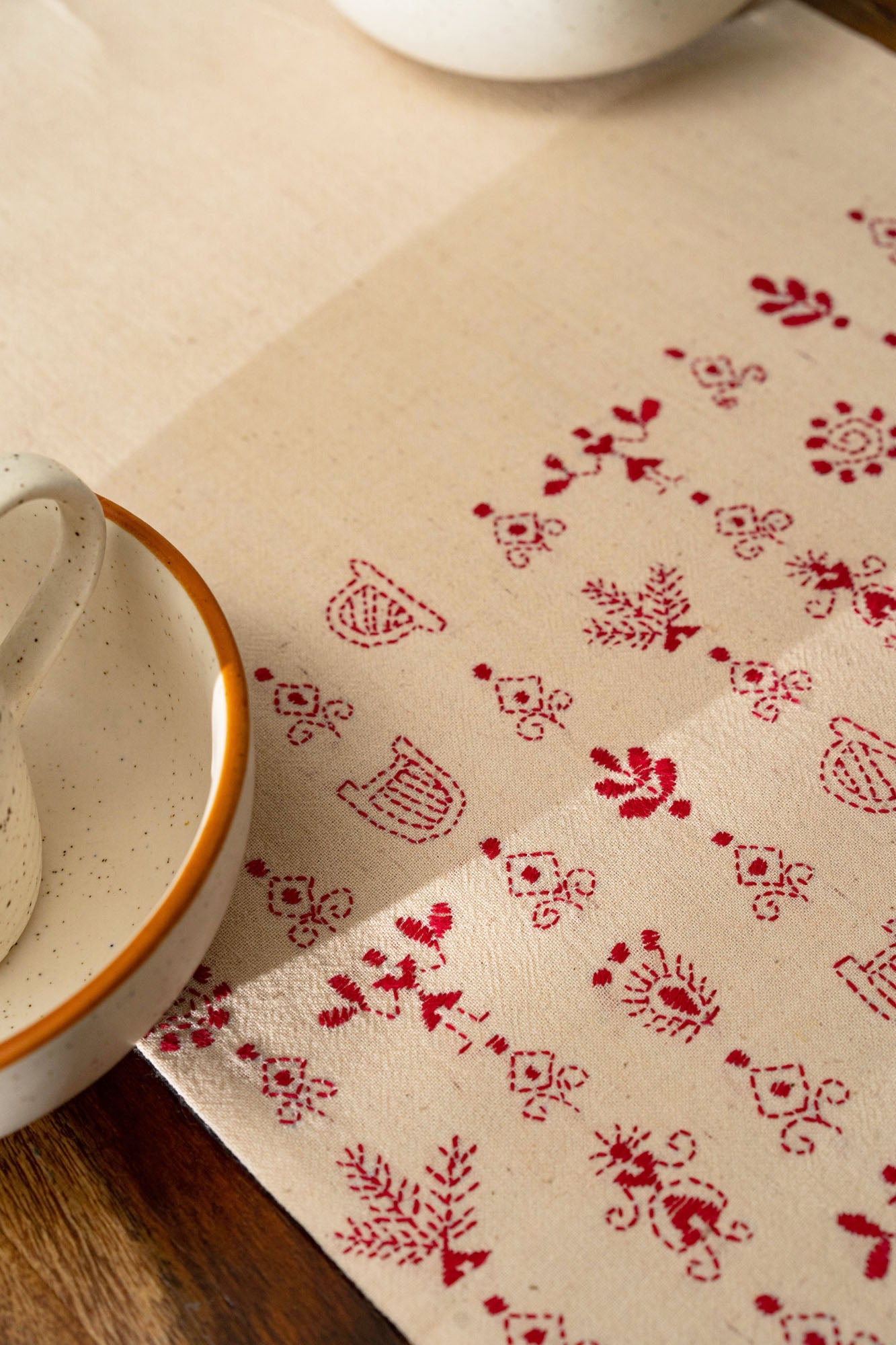 Columpio Hand Wōven Table Runner