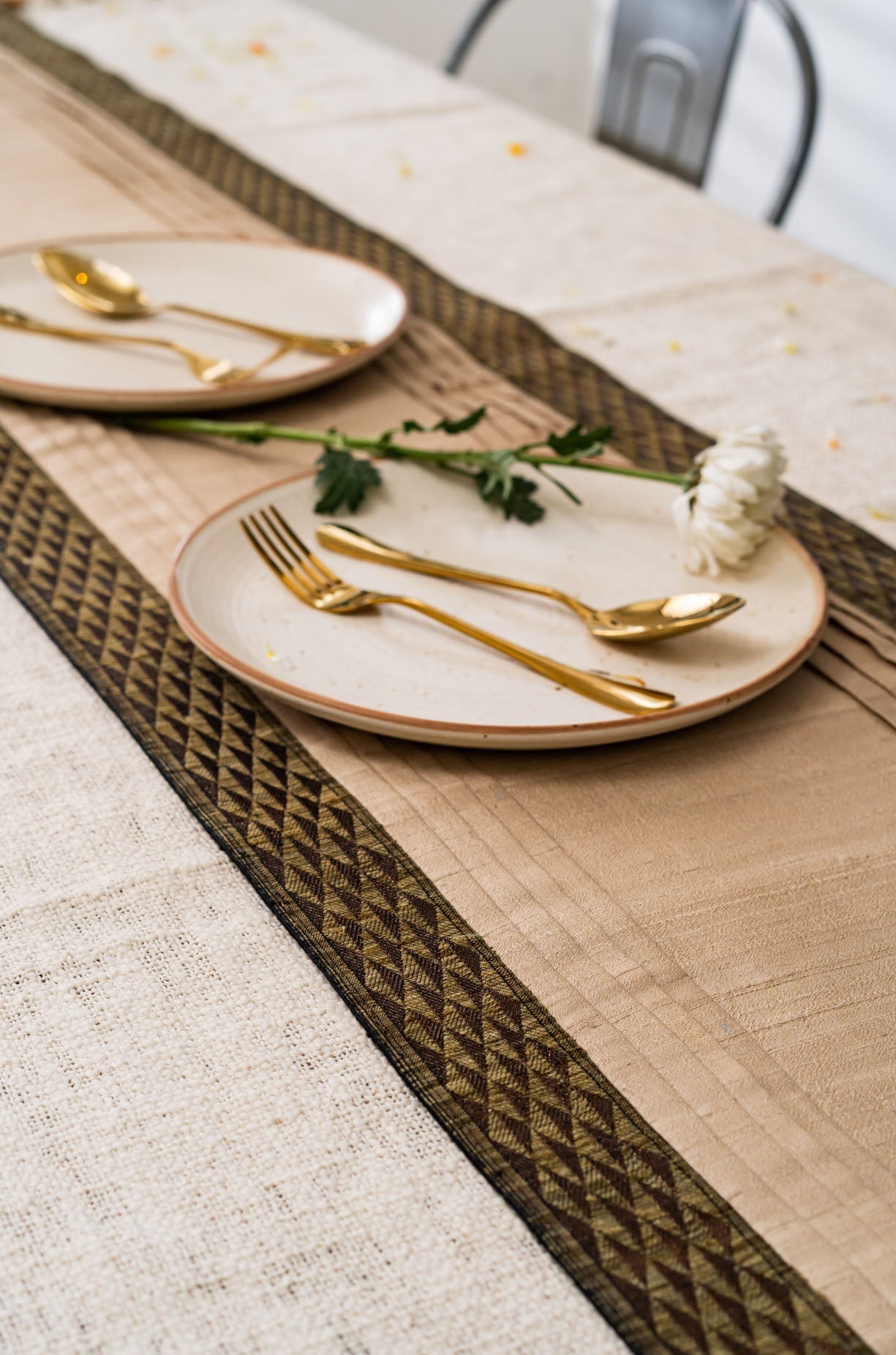 Tema de Brook Handwoven Table Runner