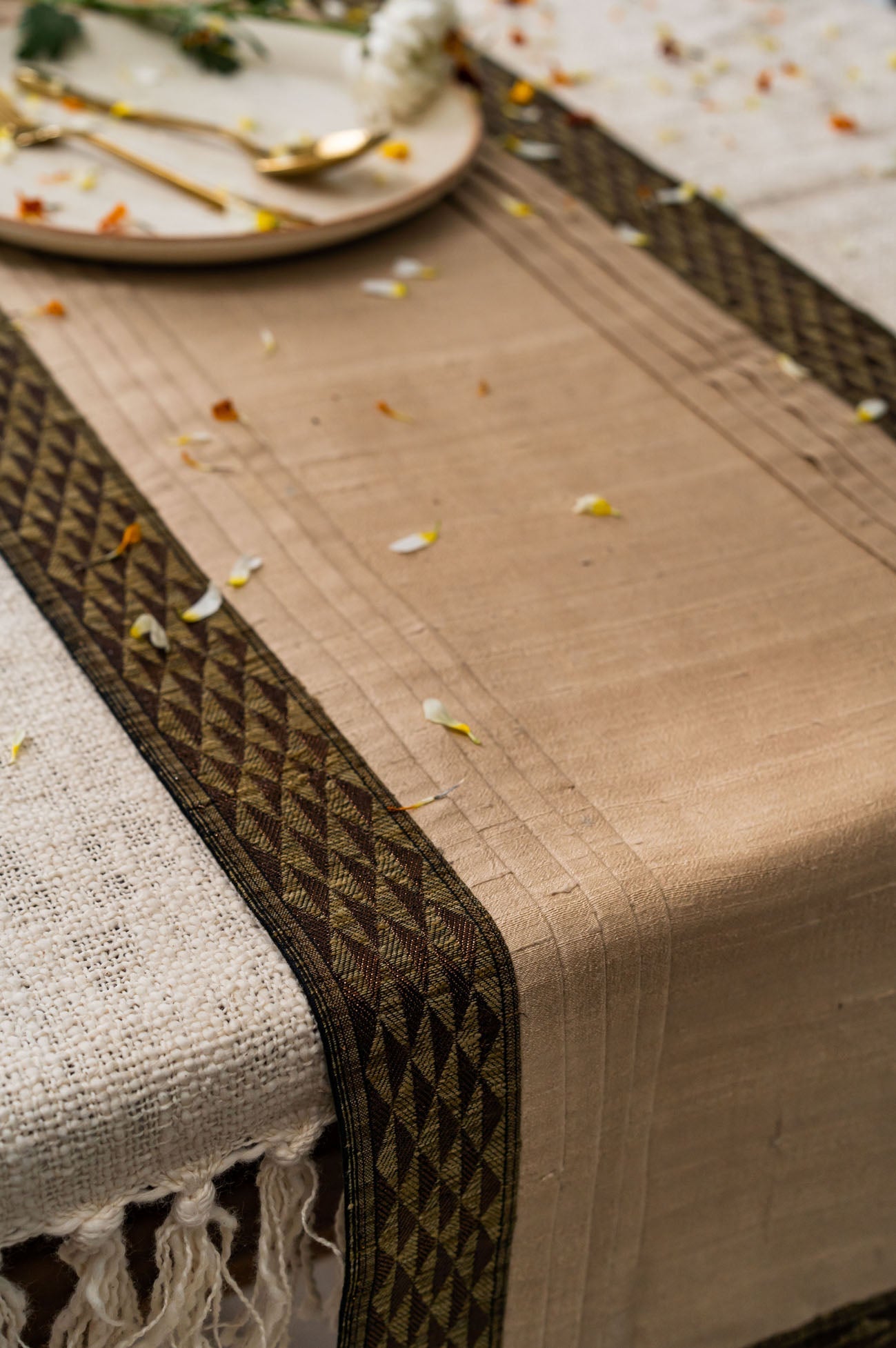 Tema de Brook Handwoven Table Runner