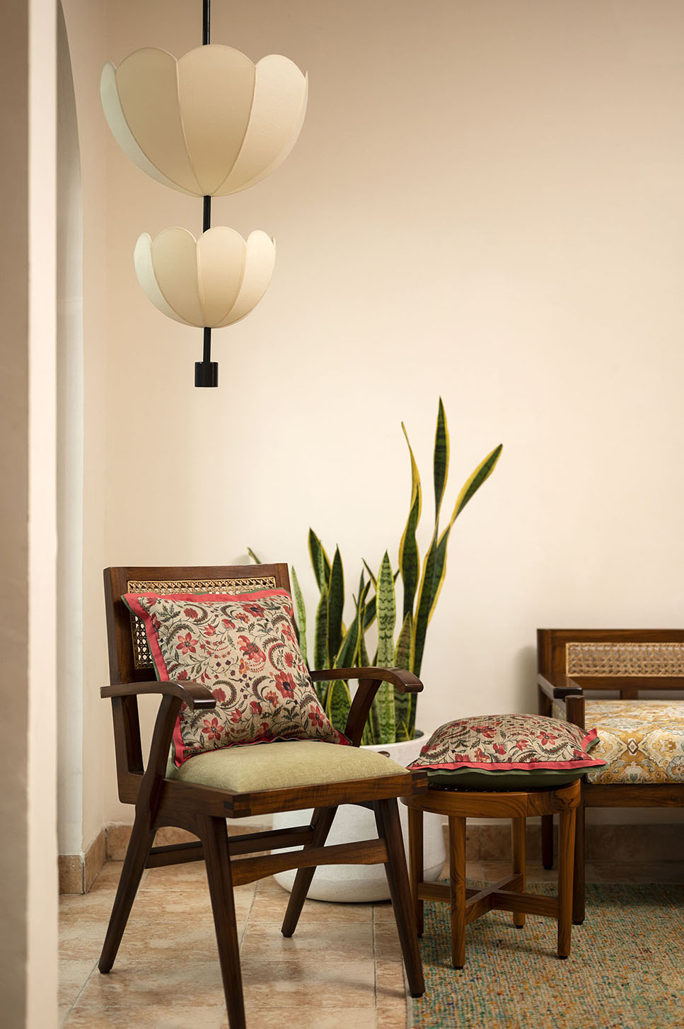 Victorian Garden -Handwoven Cushion Cover 1 pc