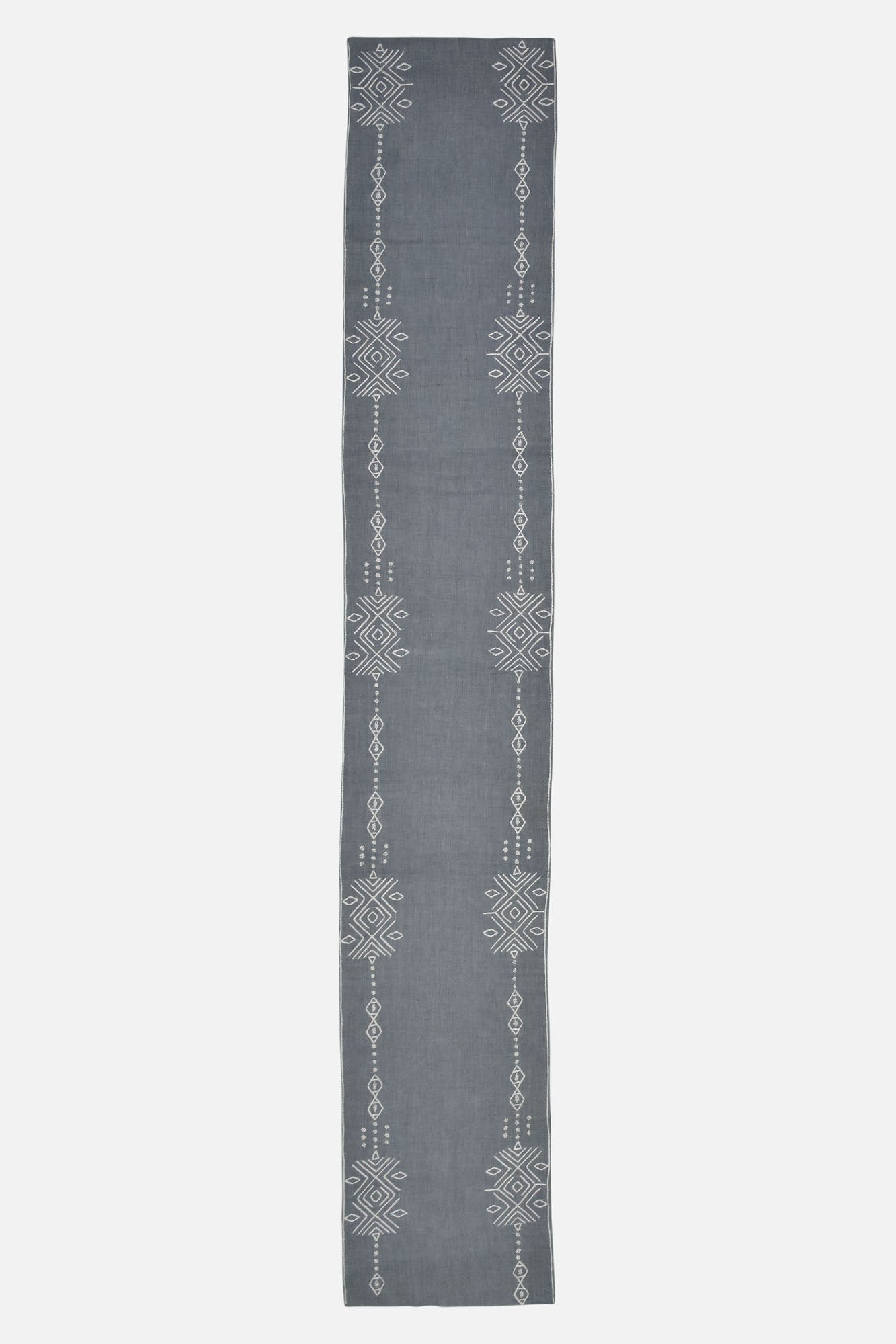 Alivio Hand Wōven Table Runner