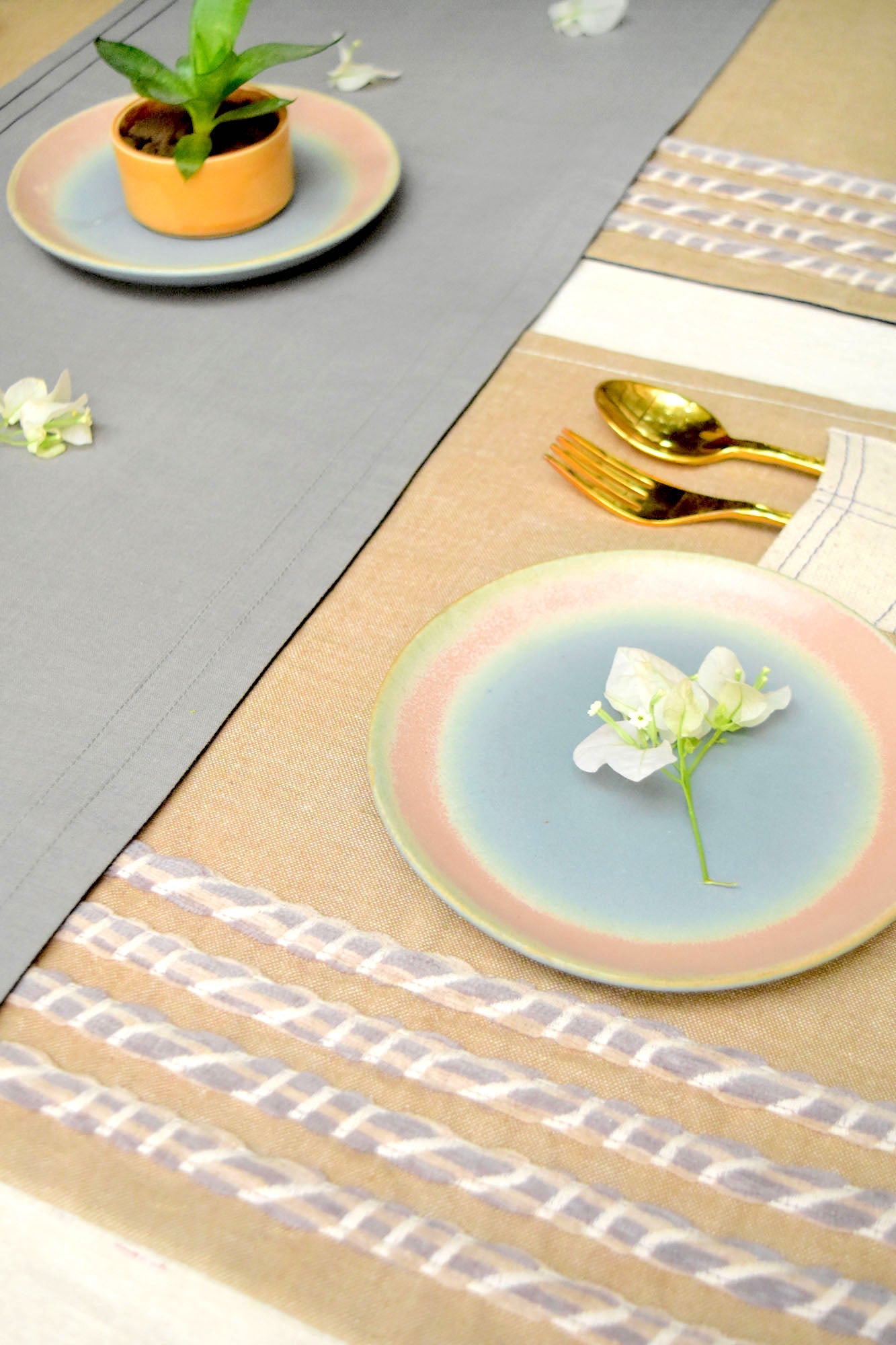 Easy Breezy Dining Table Runner And Mats Set of 6