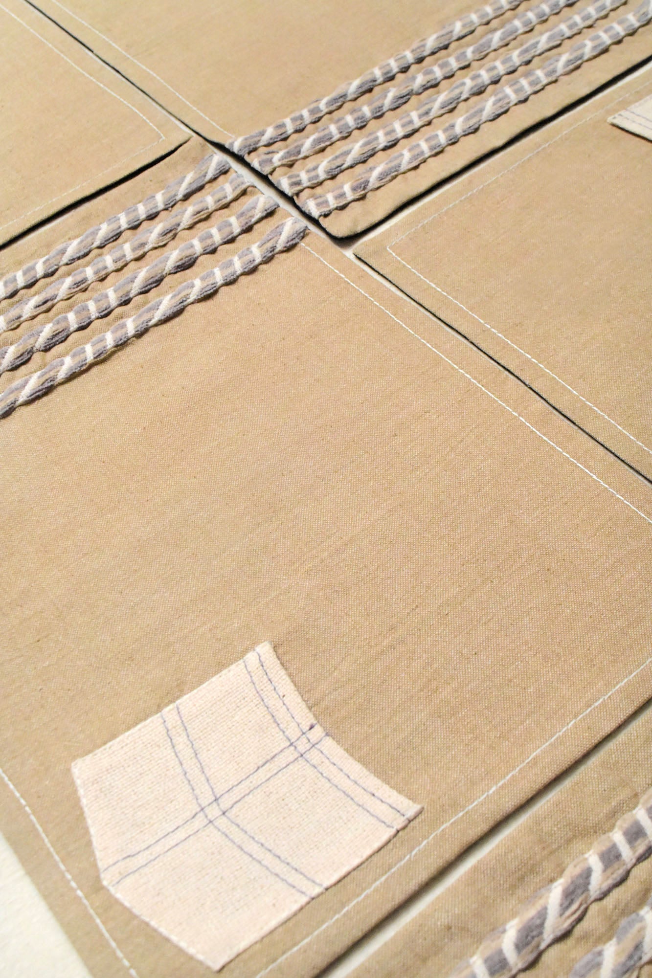 Easy Breezy Dining Table Runner And Mats Set of 6