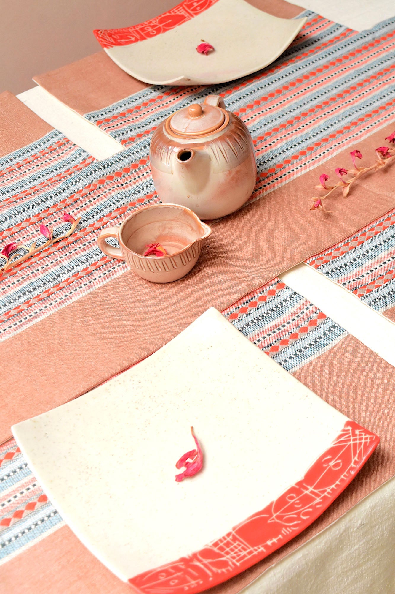 Idiosyncratic Dining Table Runner And Mats Set of 8
