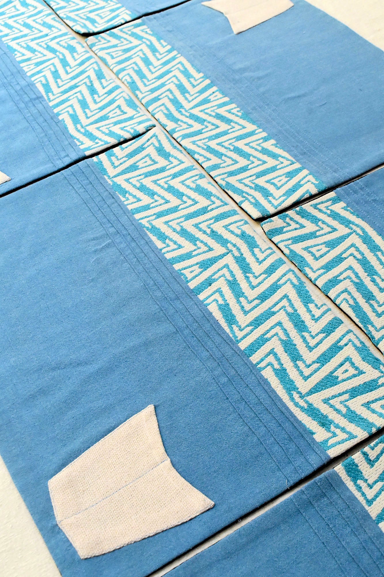 Frais Dining Table Runner And Mats Set of 8